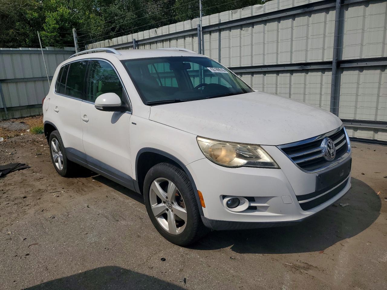2010 Volkswagen Tiguan S Белый vin: WVGAV7AX9AW519844