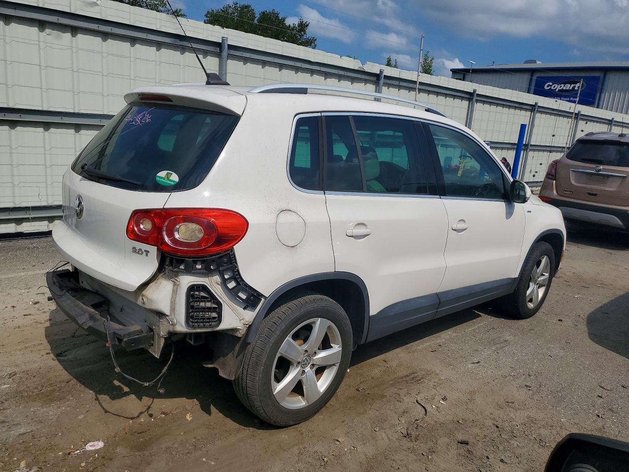 2010 Volkswagen Tiguan S Белый vin: WVGAV7AX9AW519844