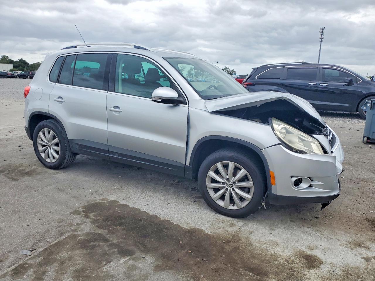 2011 Volkswagen Tiguan S Silver vin: WVGAV7AX9BW504245