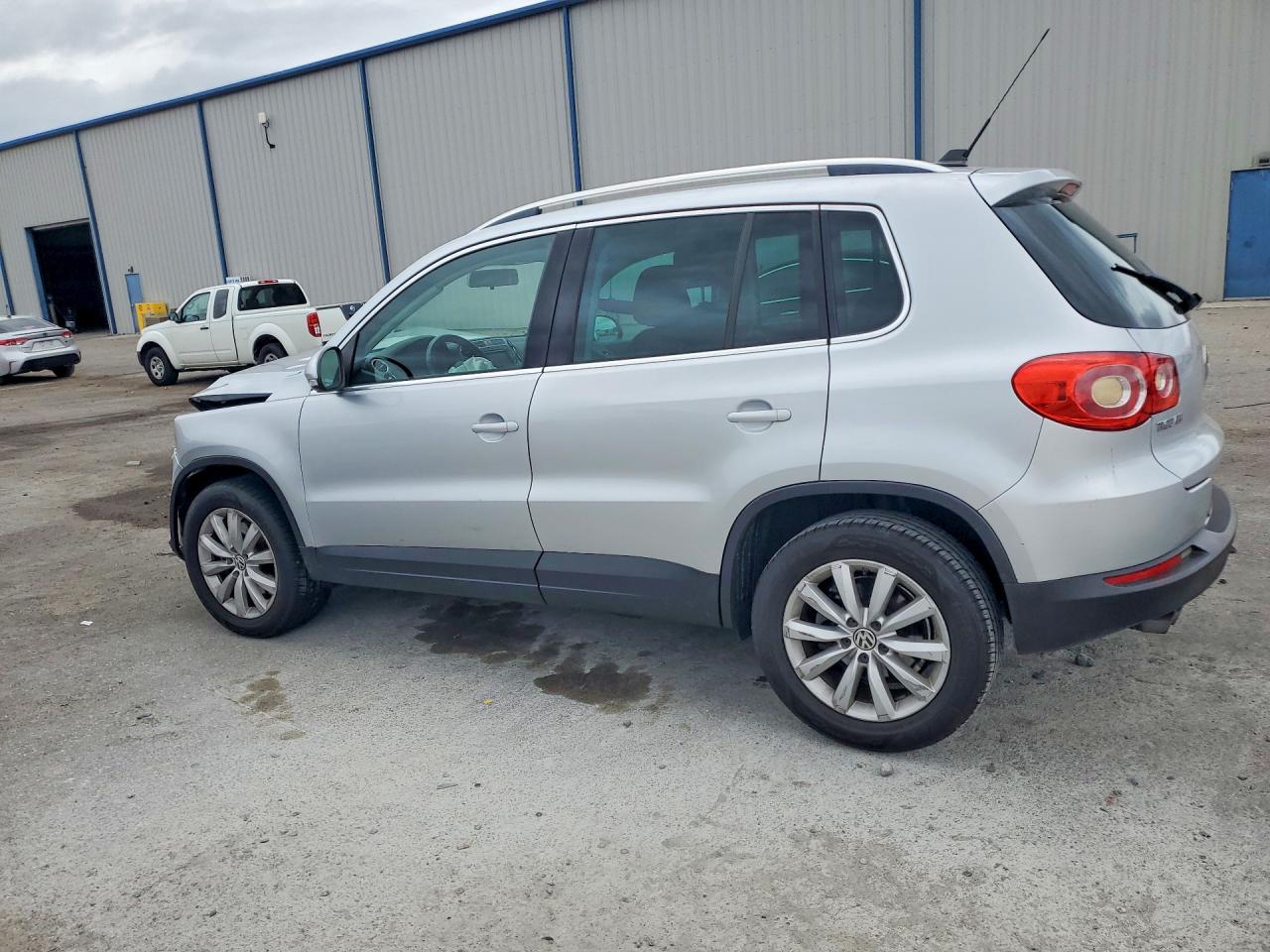 2011 Volkswagen Tiguan S Silver vin: WVGAV7AX9BW504245