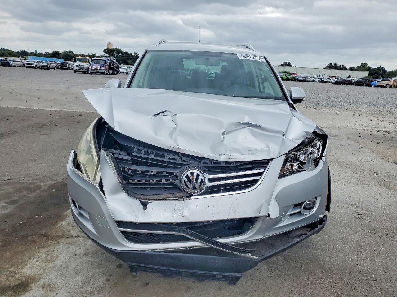 2011 Volkswagen Tiguan S Silver vin: WVGAV7AX9BW504245