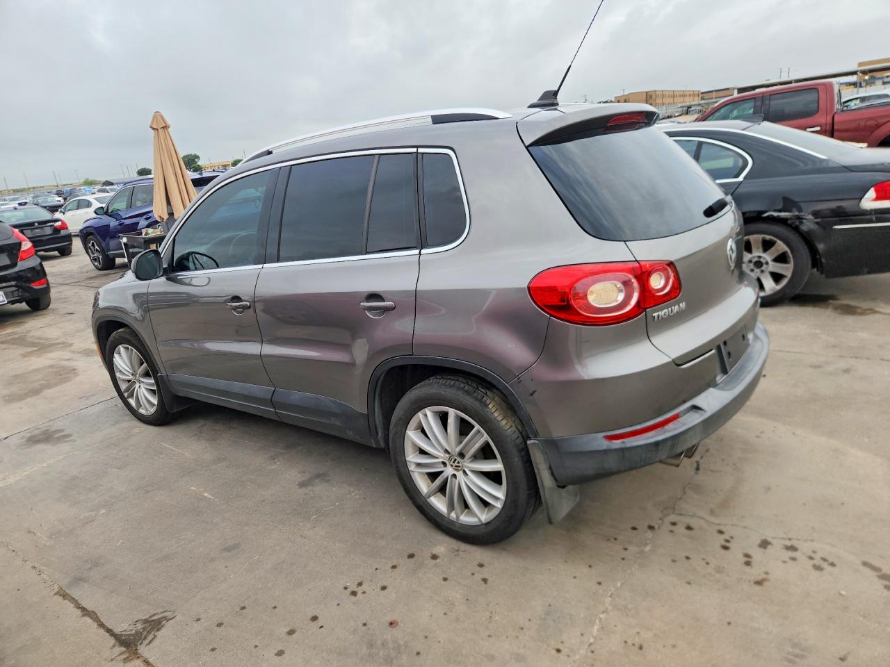 2011 Volkswagen Tiguan S Серый vin: WVGAV7AX9BW521465