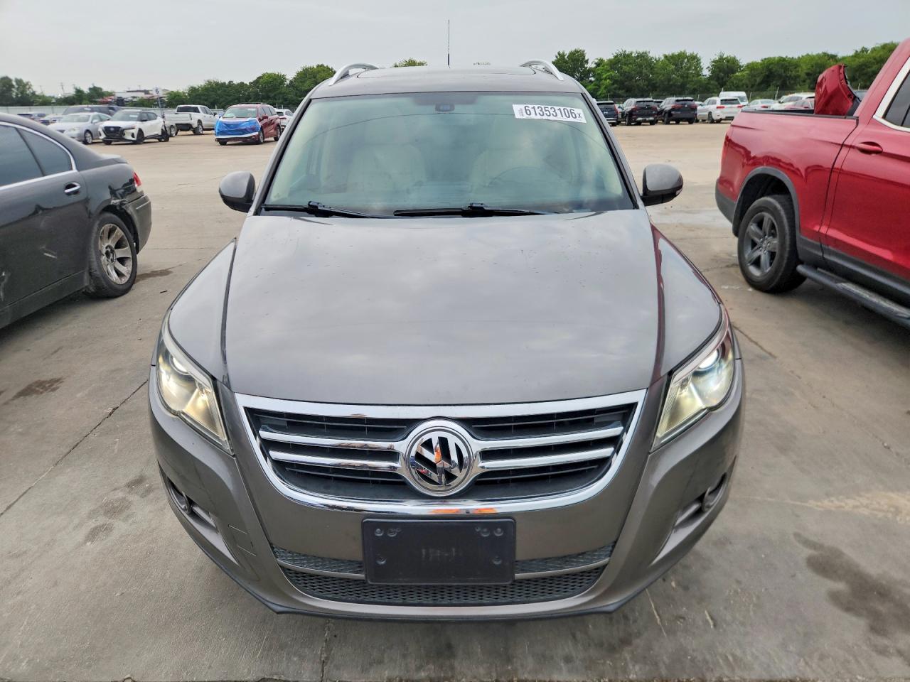 2011 Volkswagen Tiguan S Серый vin: WVGAV7AX9BW521465