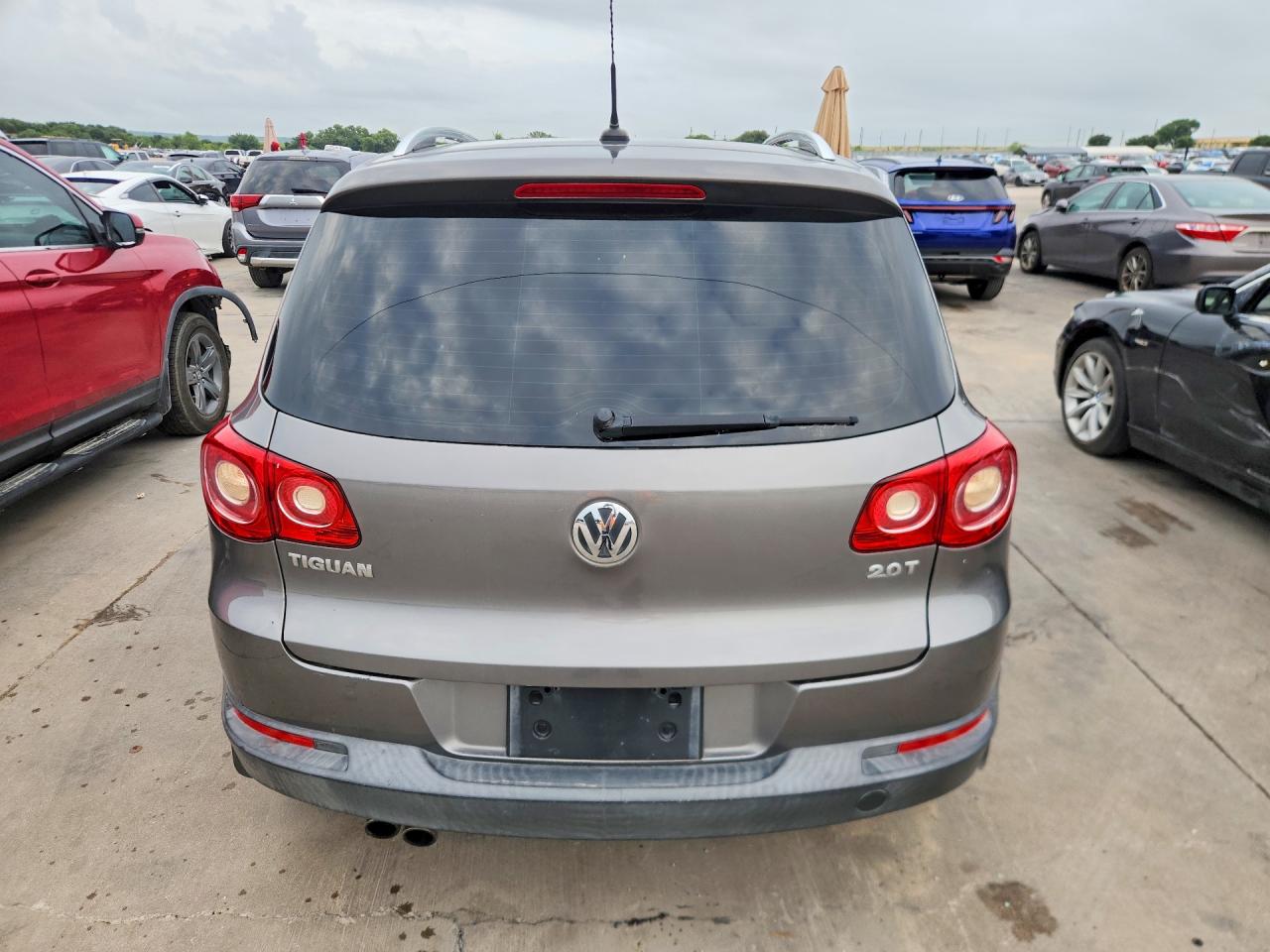 2011 Volkswagen Tiguan S Серый vin: WVGAV7AX9BW521465