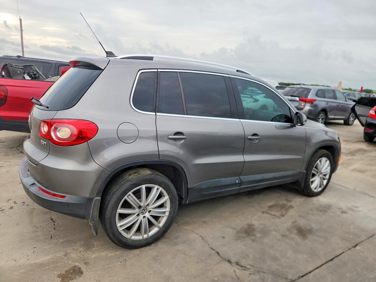 2011 Volkswagen Tiguan S Серый vin: WVGAV7AX9BW521465