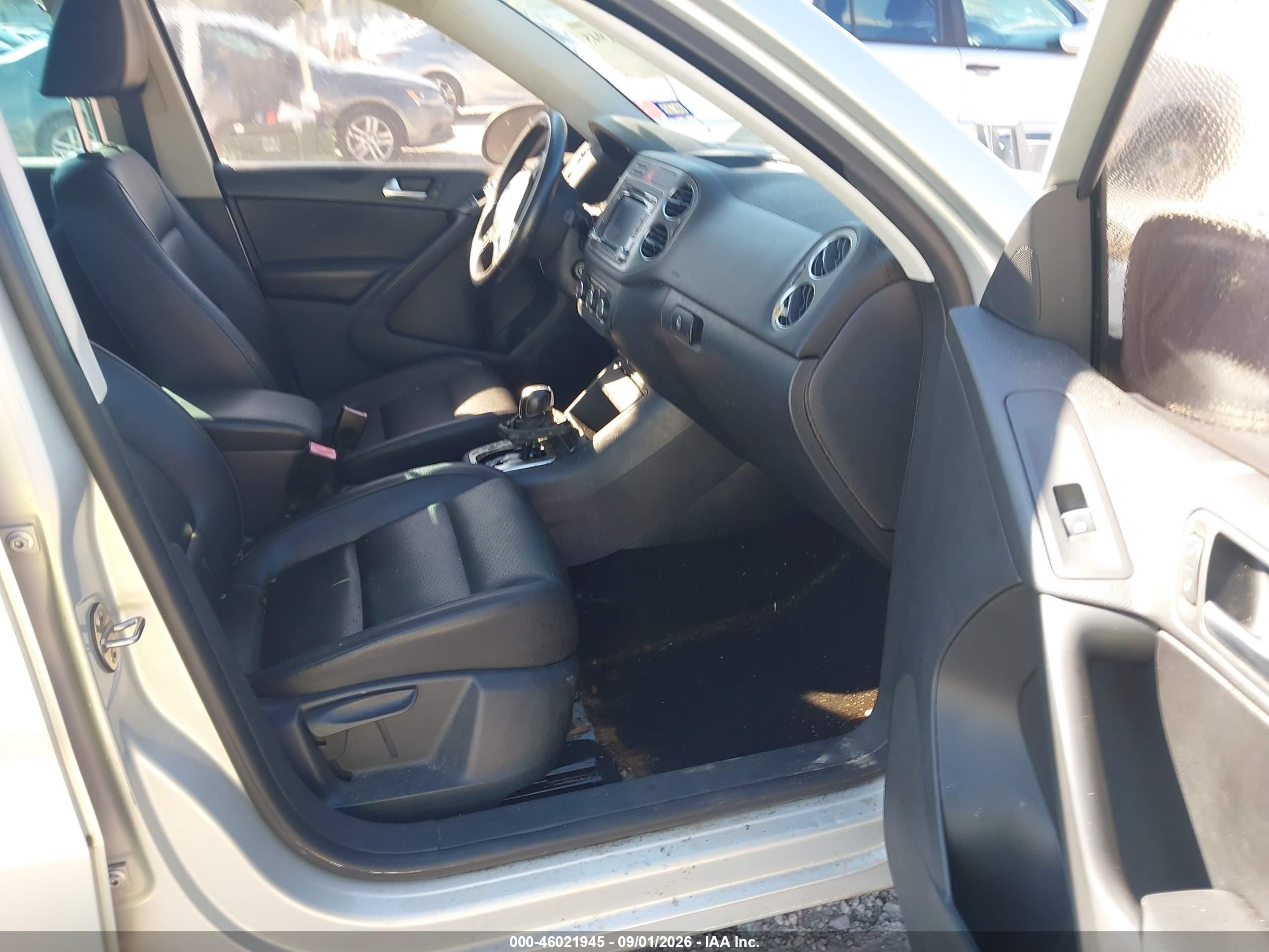 2011 Volkswagen Tiguan Se Silver vin: WVGAV7AX9BW568589