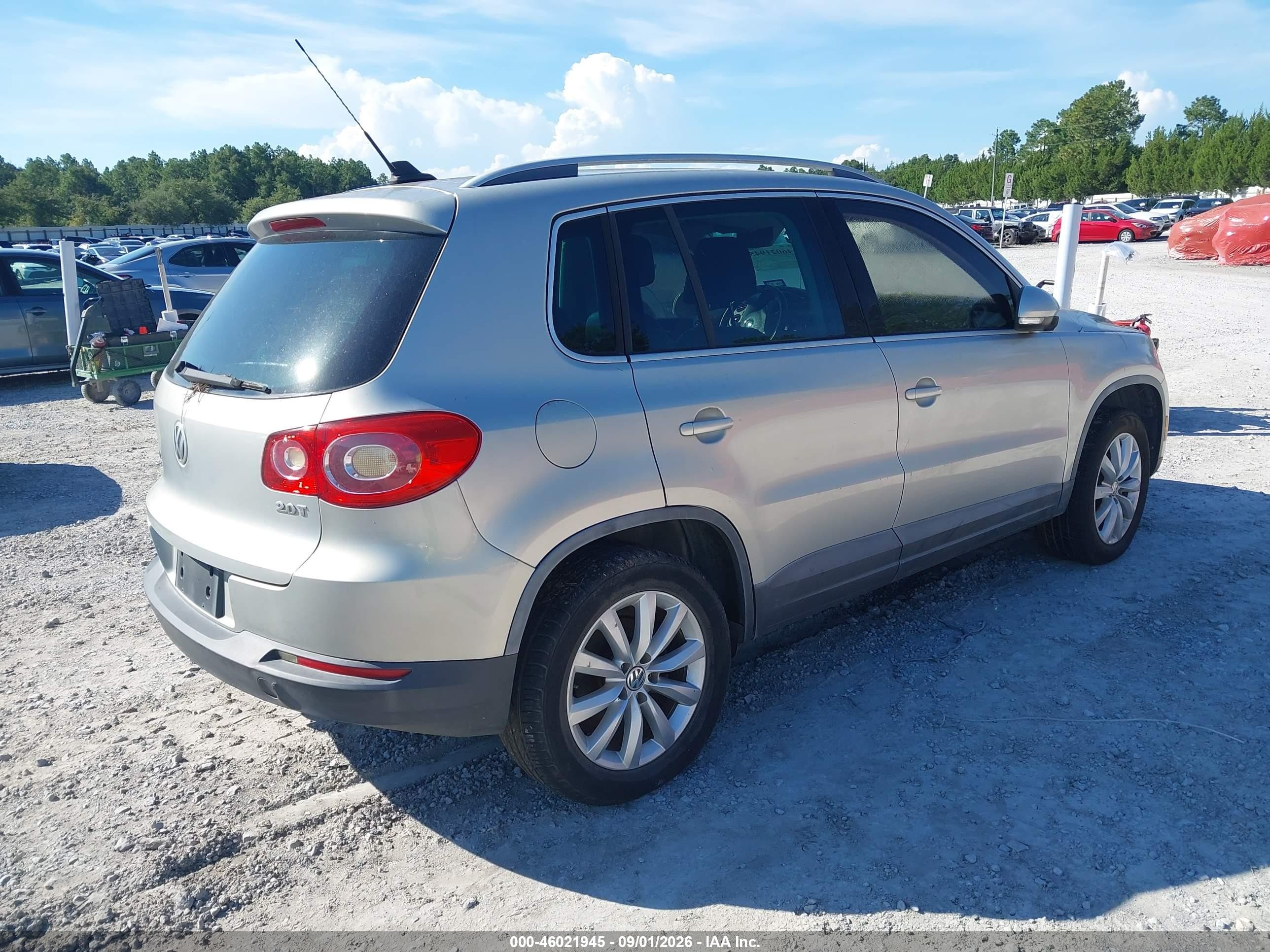 2011 Volkswagen Tiguan Se Silver vin: WVGAV7AX9BW568589
