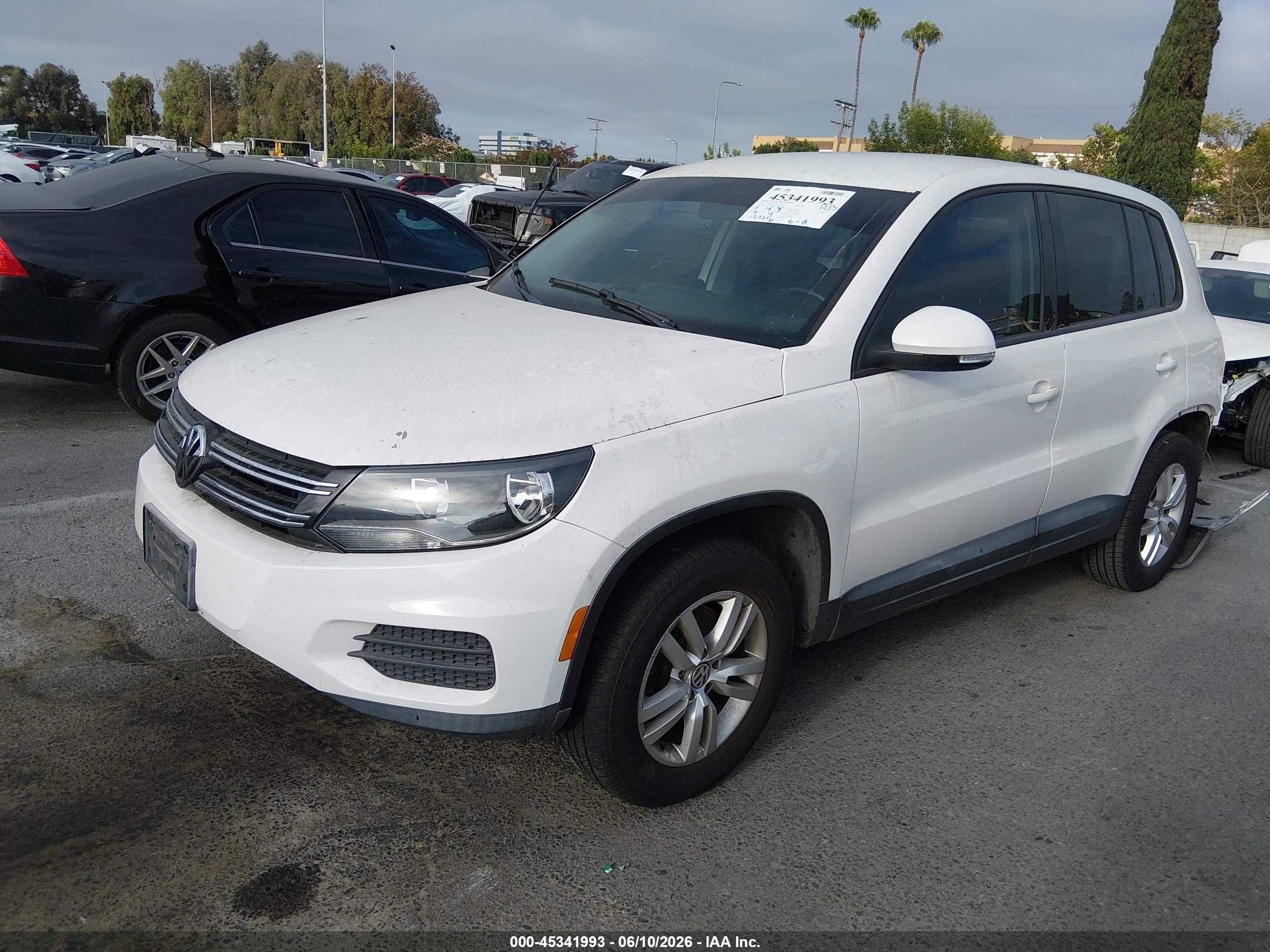 2013 Volkswagen Tiguan S White vin: WVGAV7AX9DW504006