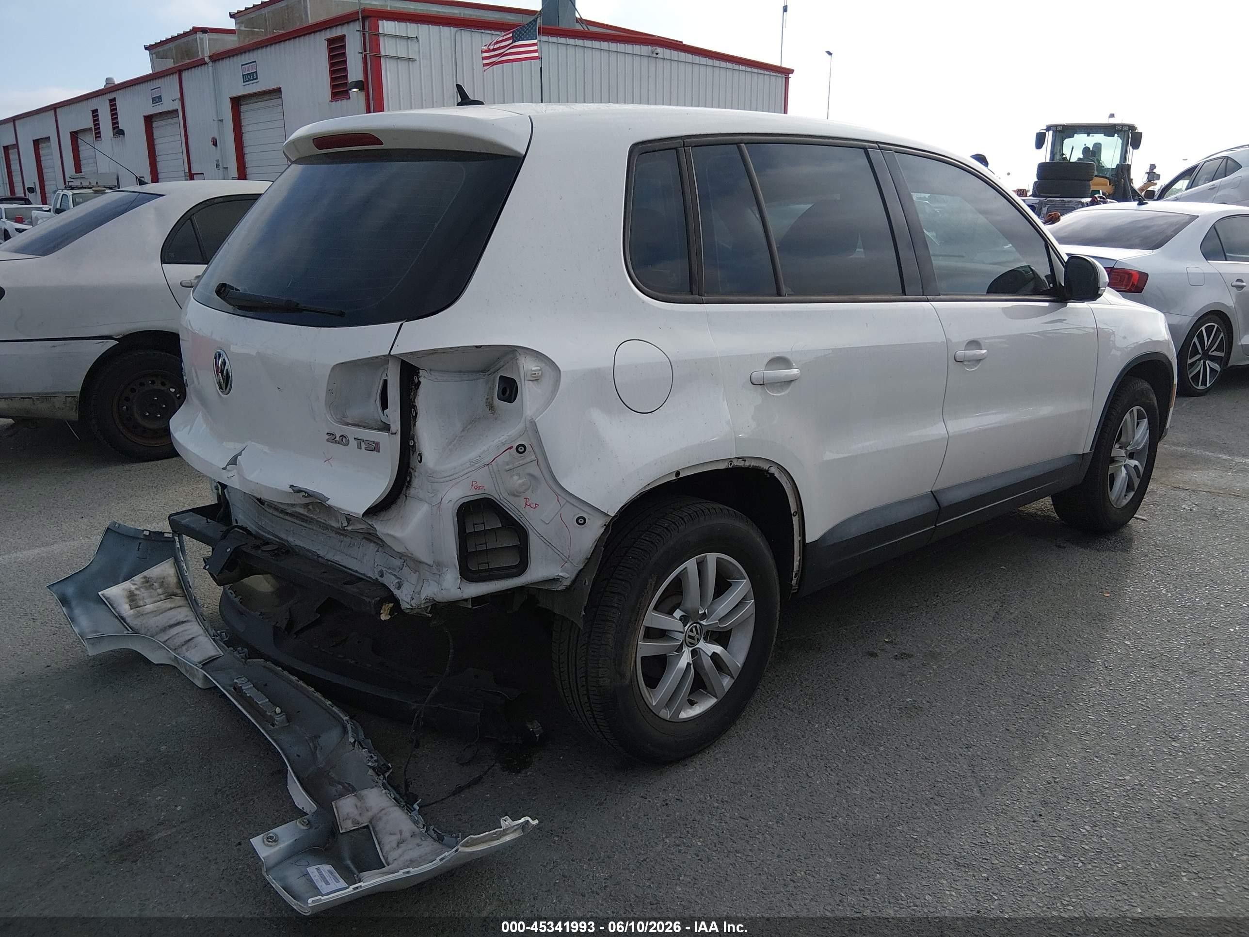 2013 Volkswagen Tiguan S White vin: WVGAV7AX9DW504006