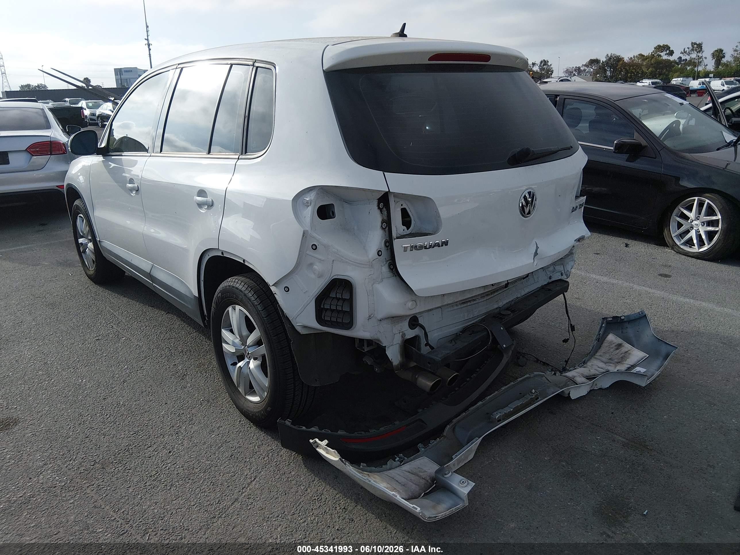 2013 Volkswagen Tiguan S White vin: WVGAV7AX9DW504006