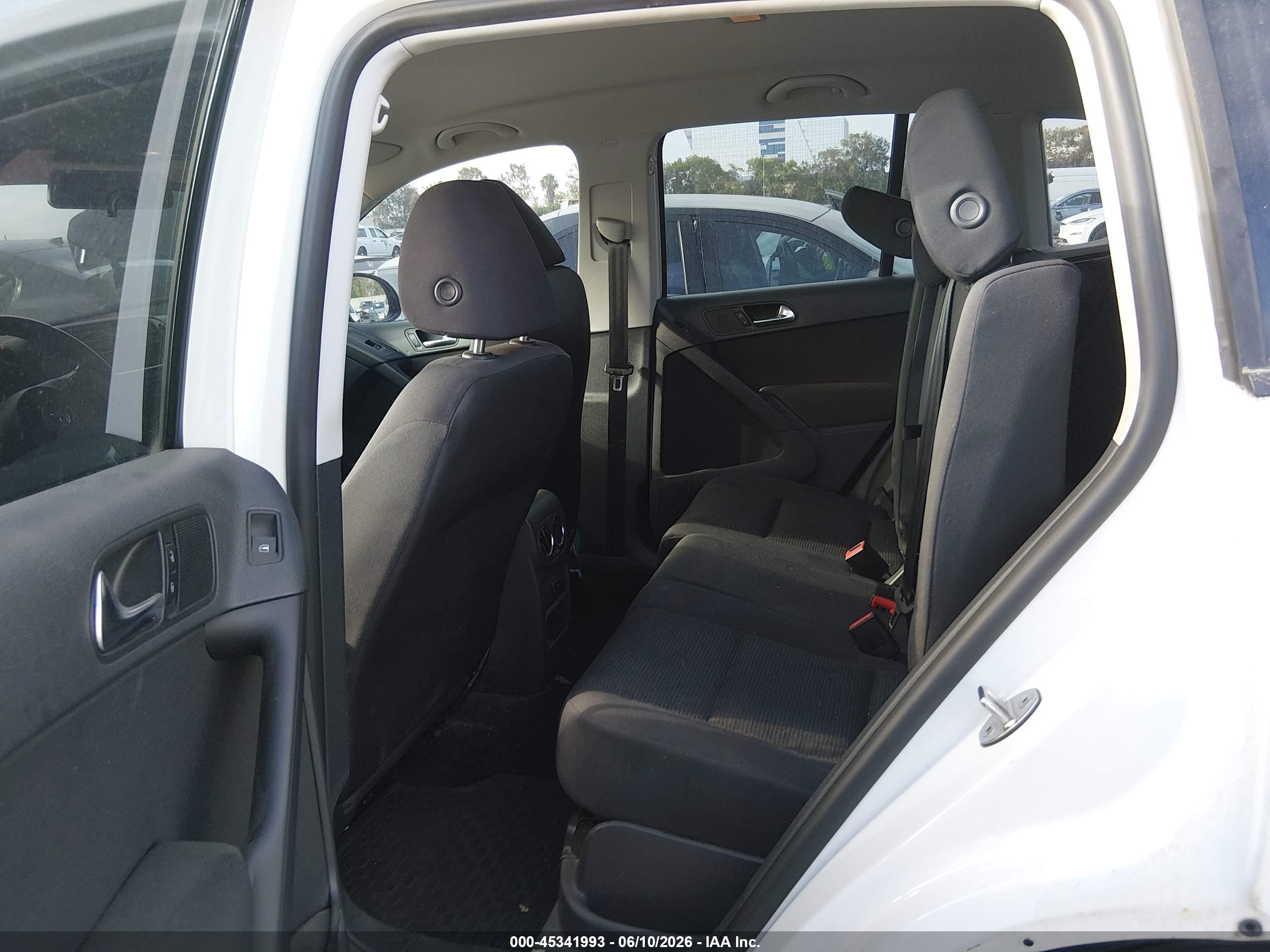 2013 Volkswagen Tiguan S White vin: WVGAV7AX9DW504006