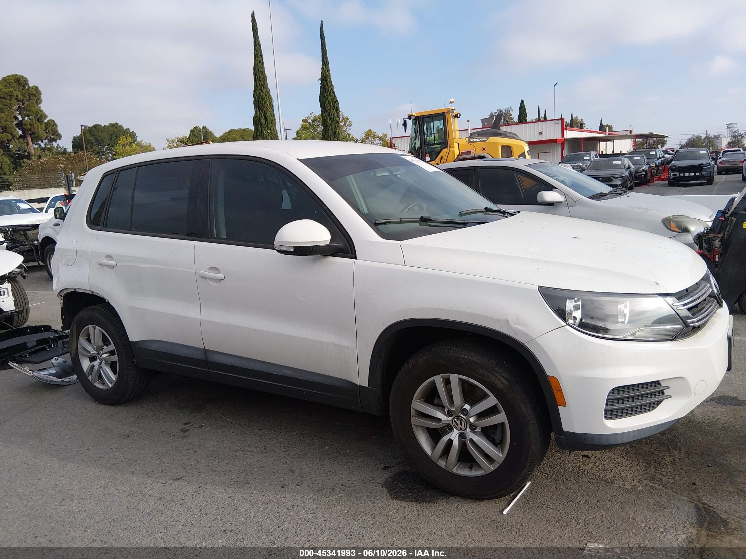 2013 Volkswagen Tiguan S White vin: WVGAV7AX9DW504006
