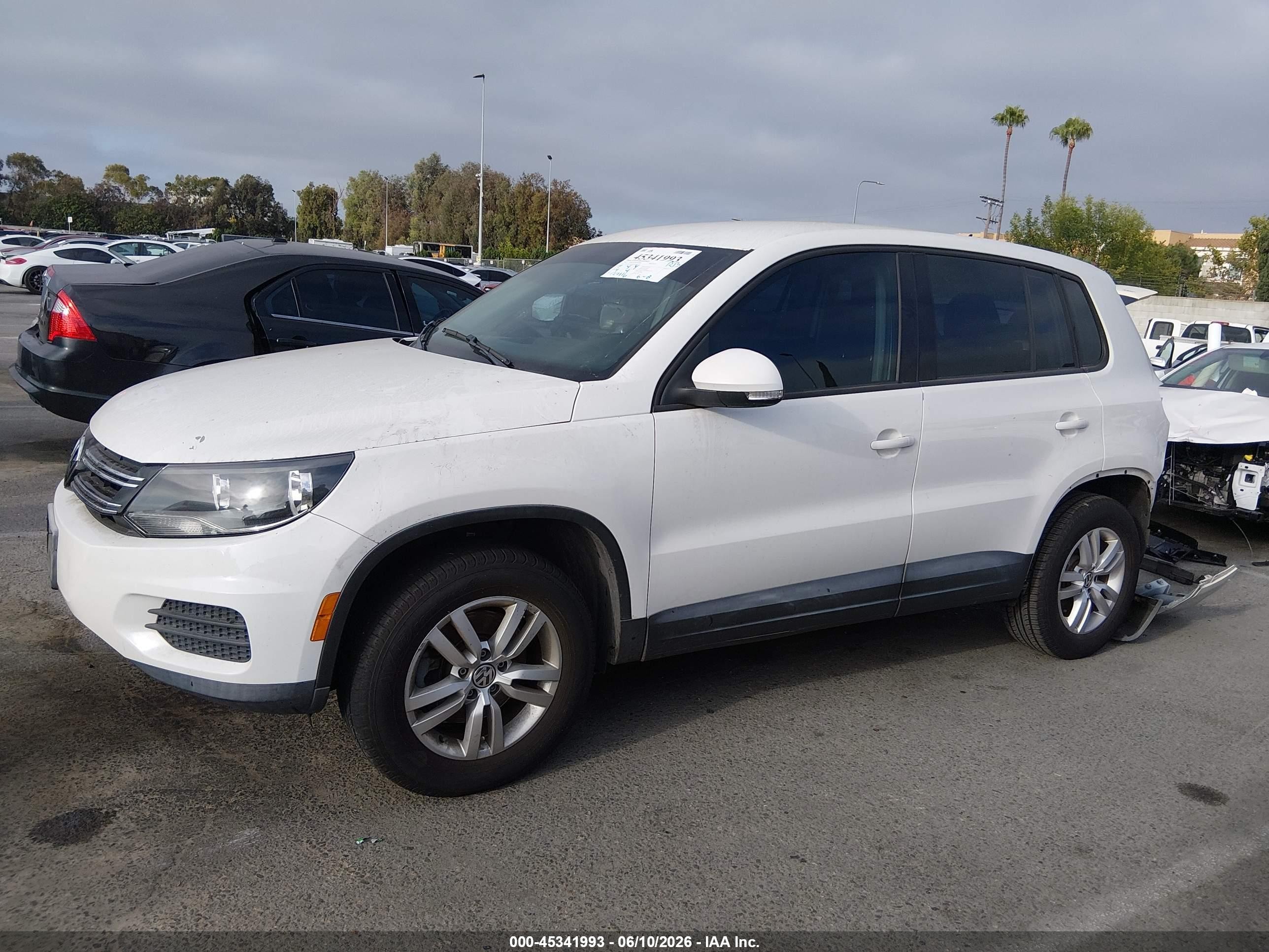 2013 Volkswagen Tiguan S White vin: WVGAV7AX9DW504006