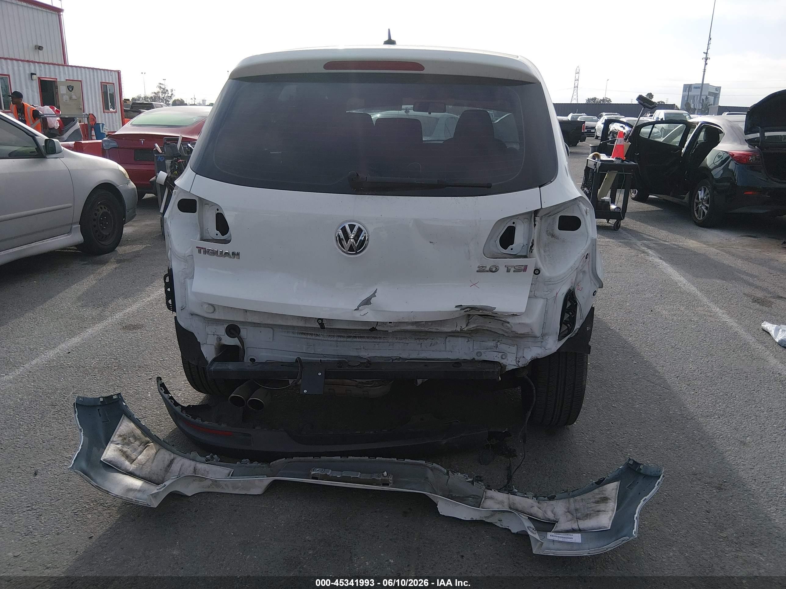 2013 Volkswagen Tiguan S White vin: WVGAV7AX9DW504006