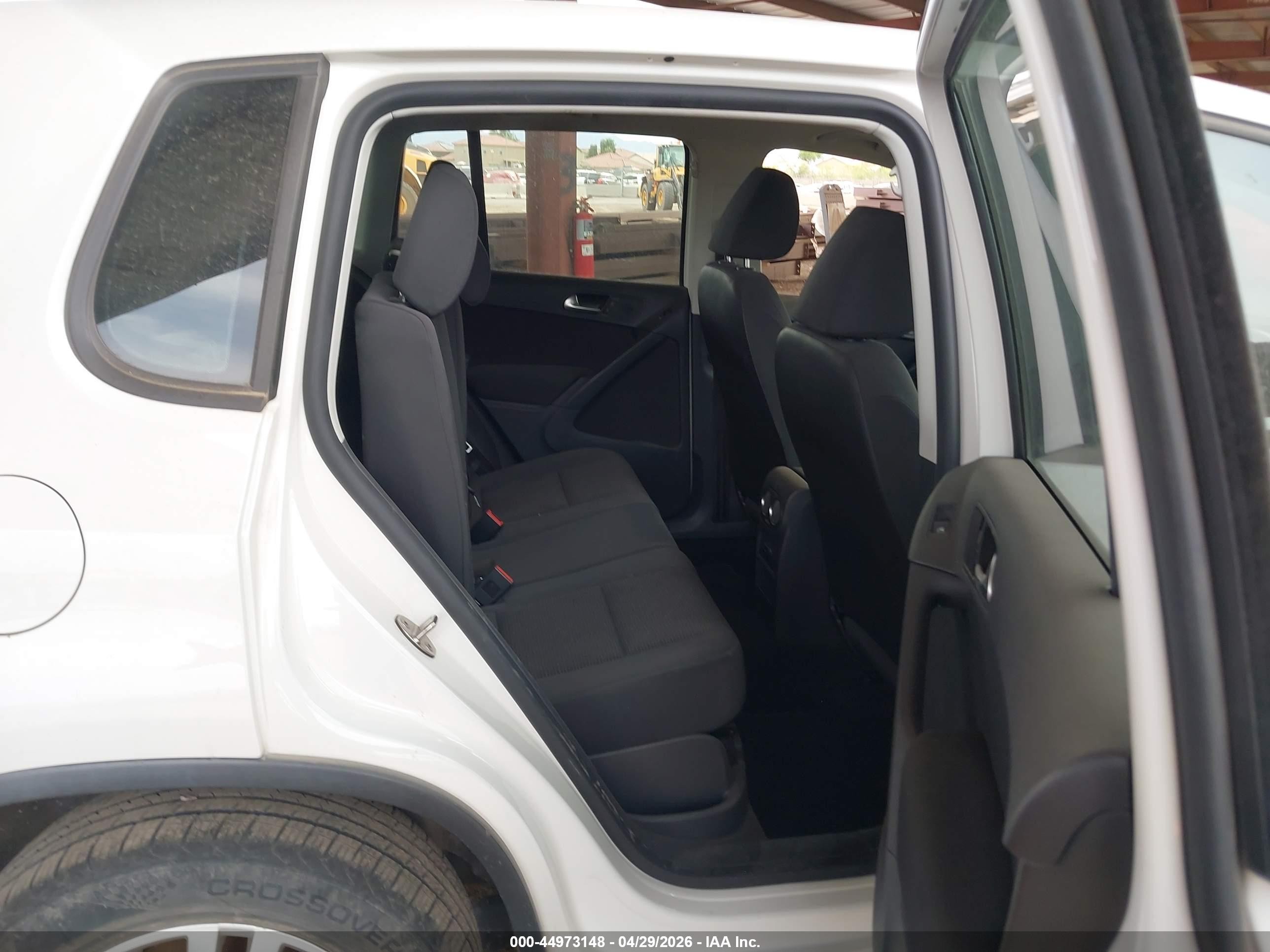 2013 Volkswagen Tiguan S Белый vin: WVGAV7AX9DW504927
