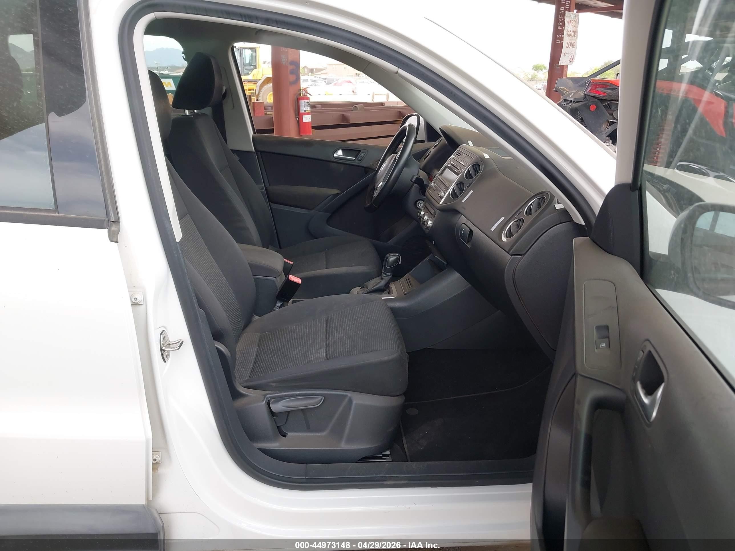 2013 Volkswagen Tiguan S Белый vin: WVGAV7AX9DW504927