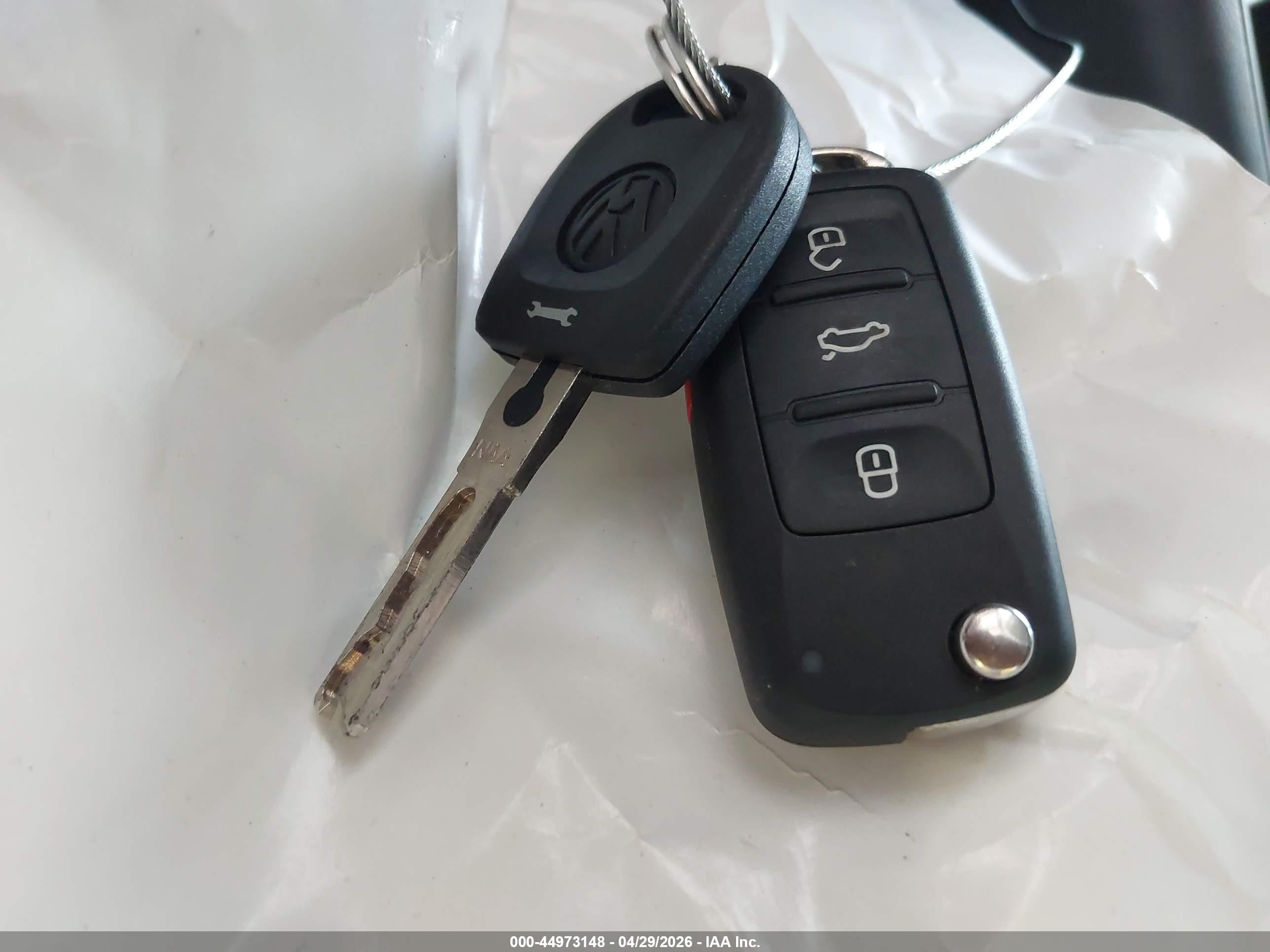 2013 Volkswagen Tiguan S Белый vin: WVGAV7AX9DW504927