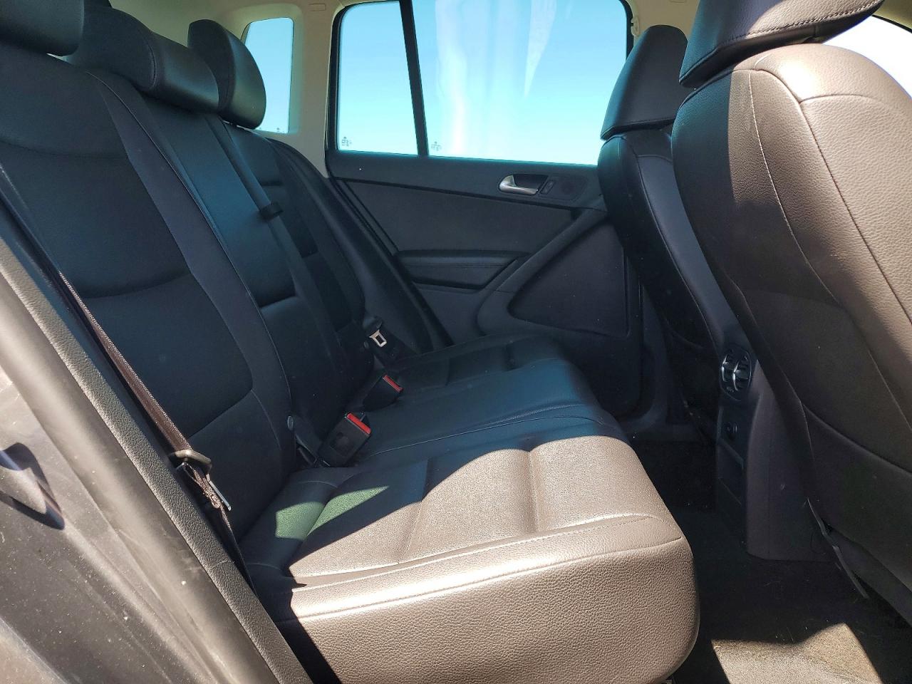 2013 Volkswagen Tiguan S Gray vin: WVGAV7AX9DW536244