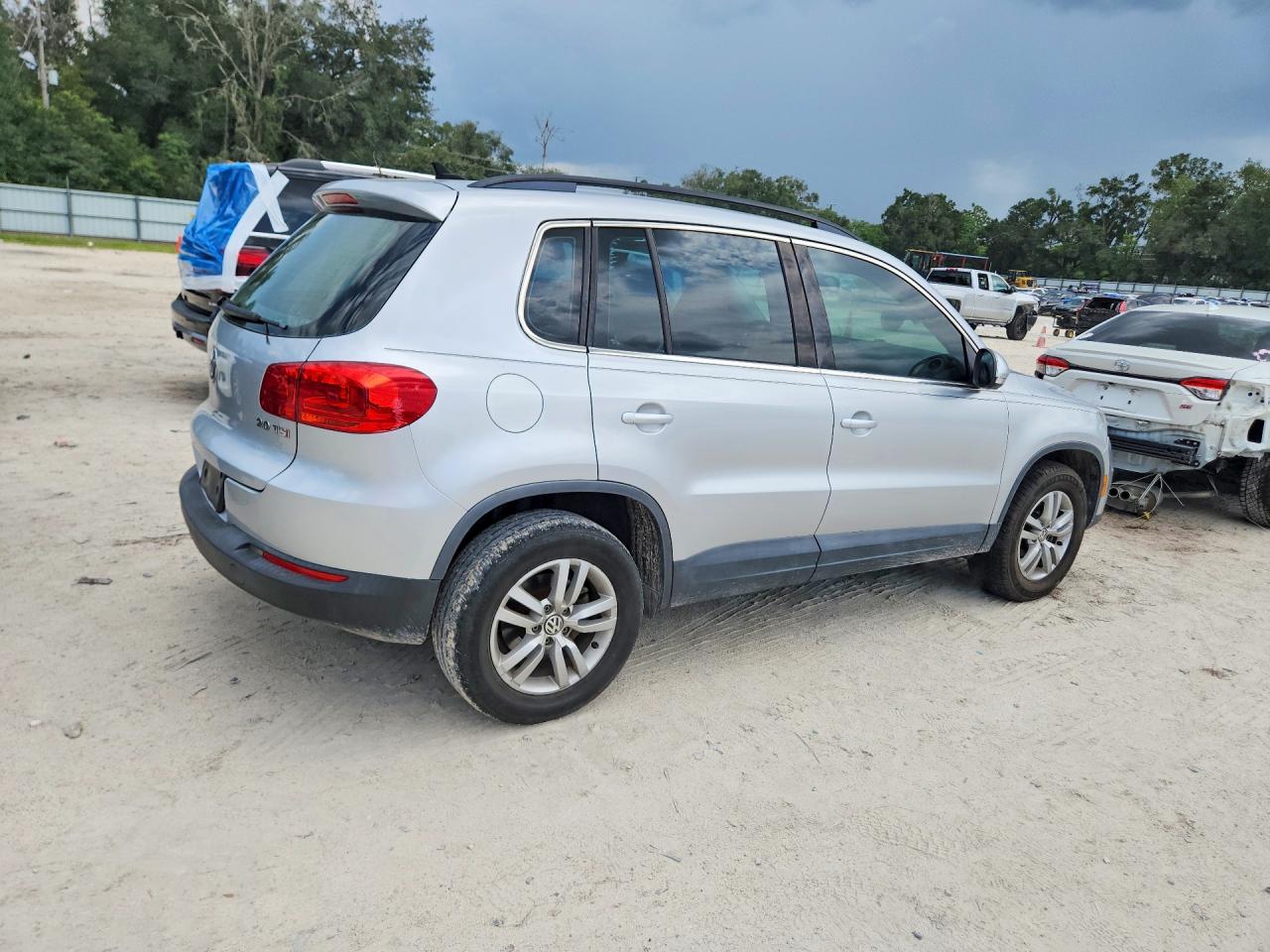 2015 Volkswagen Tiguan S Silver vin: WVGAV7AX9FW500847