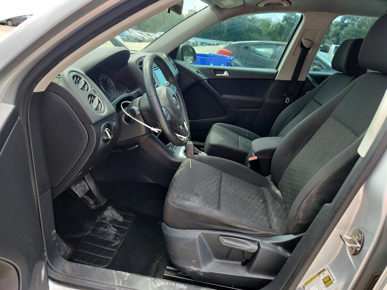 2015 Volkswagen Tiguan S Silver vin: WVGAV7AX9FW500847