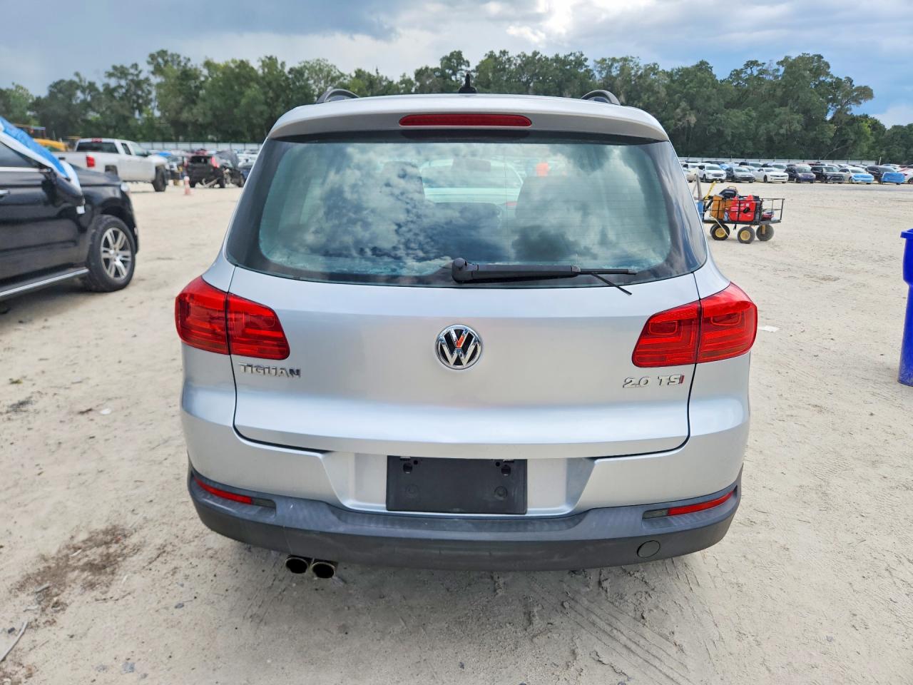 2015 Volkswagen Tiguan S Silver vin: WVGAV7AX9FW500847