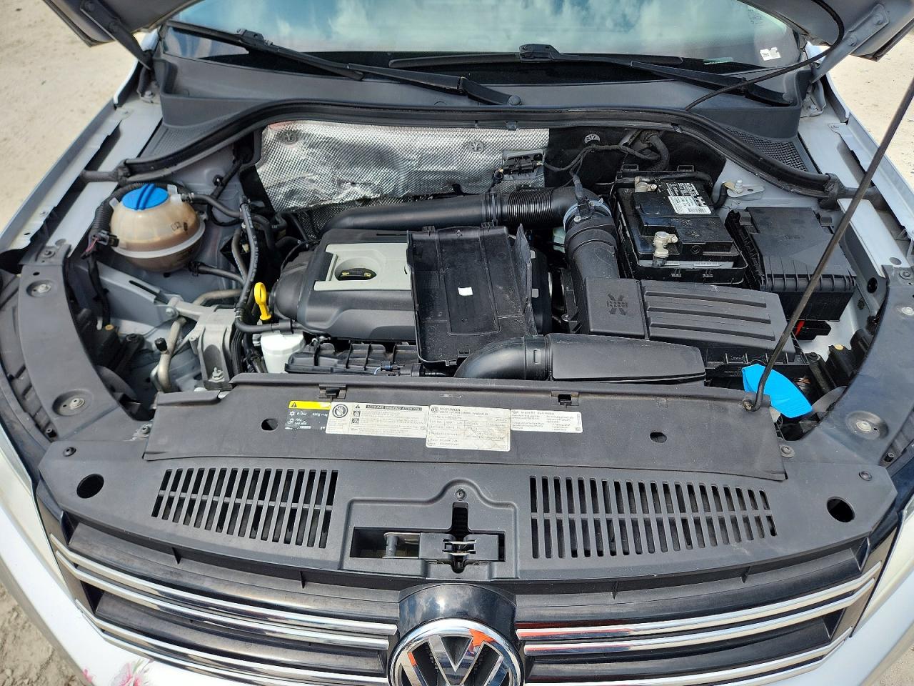 2015 Volkswagen Tiguan S Silver vin: WVGAV7AX9FW500847