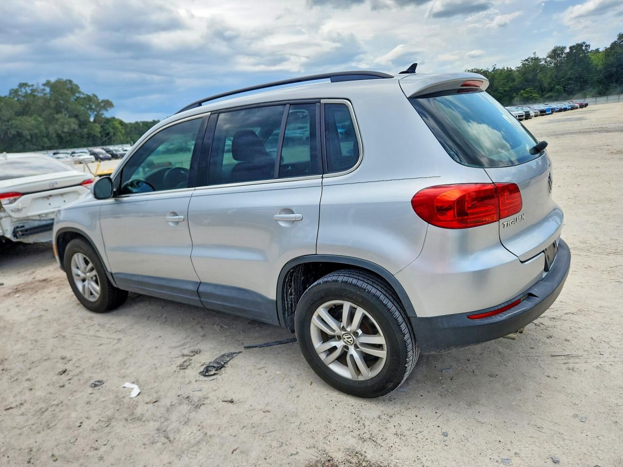 2015 Volkswagen Tiguan S Silver vin: WVGAV7AX9FW500847