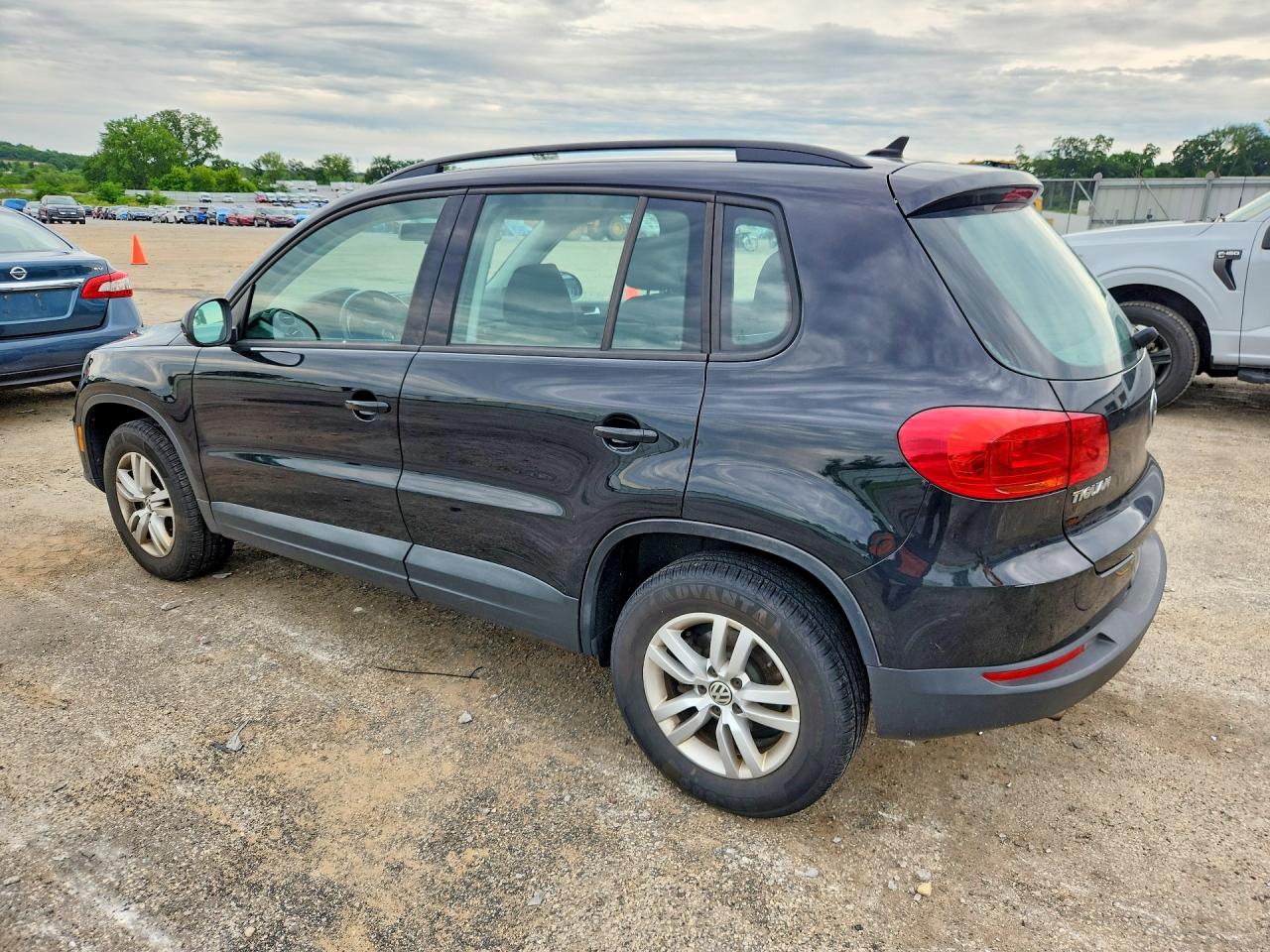 2015 Volkswagen Tiguan S Черный vin: WVGAV7AX9FW513999