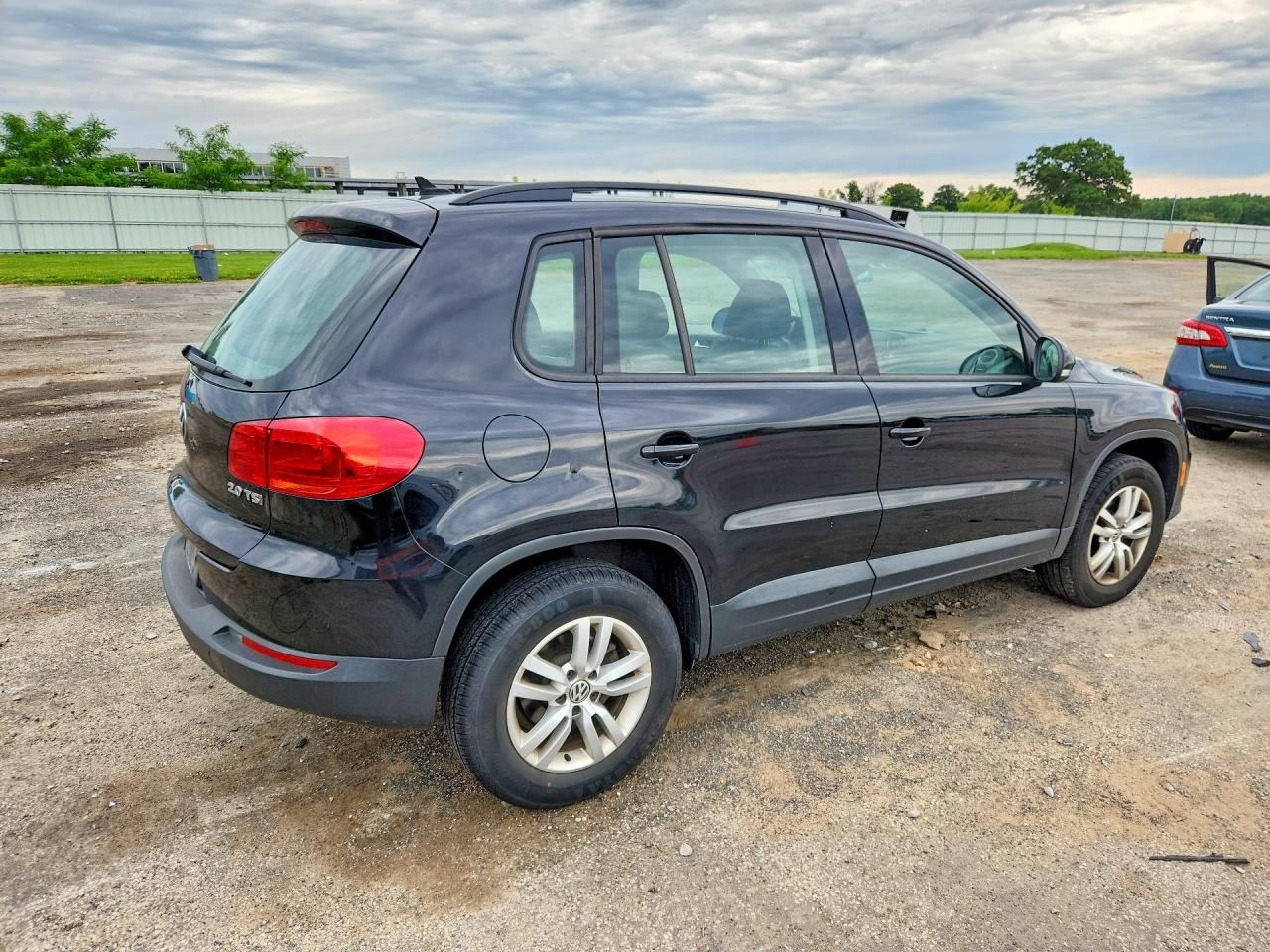 2015 Volkswagen Tiguan S Черный vin: WVGAV7AX9FW513999