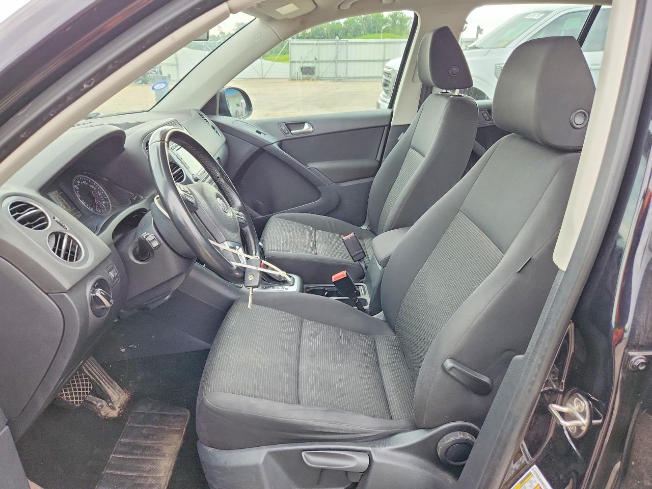 2015 Volkswagen Tiguan S Черный vin: WVGAV7AX9FW513999