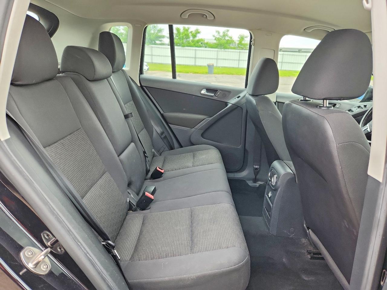 2015 Volkswagen Tiguan S Черный vin: WVGAV7AX9FW513999