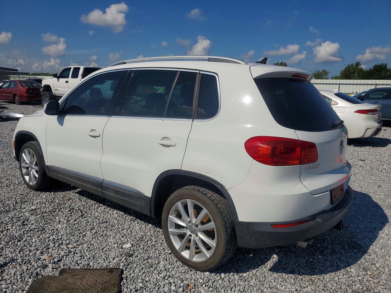 2015 Volkswagen Tiguan S White vin: WVGAV7AX9FW593045