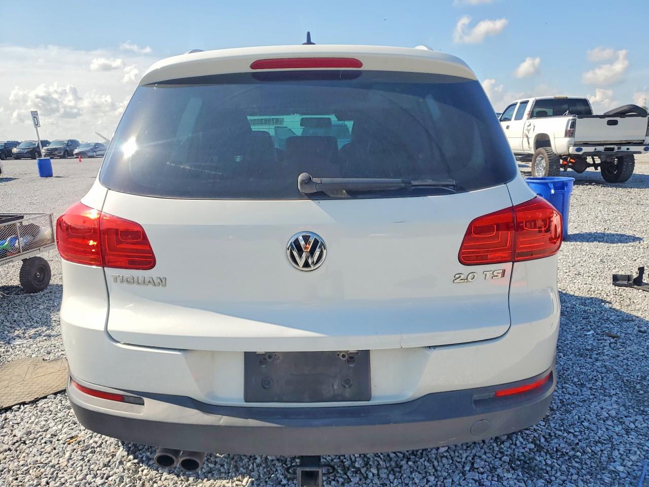2015 Volkswagen Tiguan S White vin: WVGAV7AX9FW593045