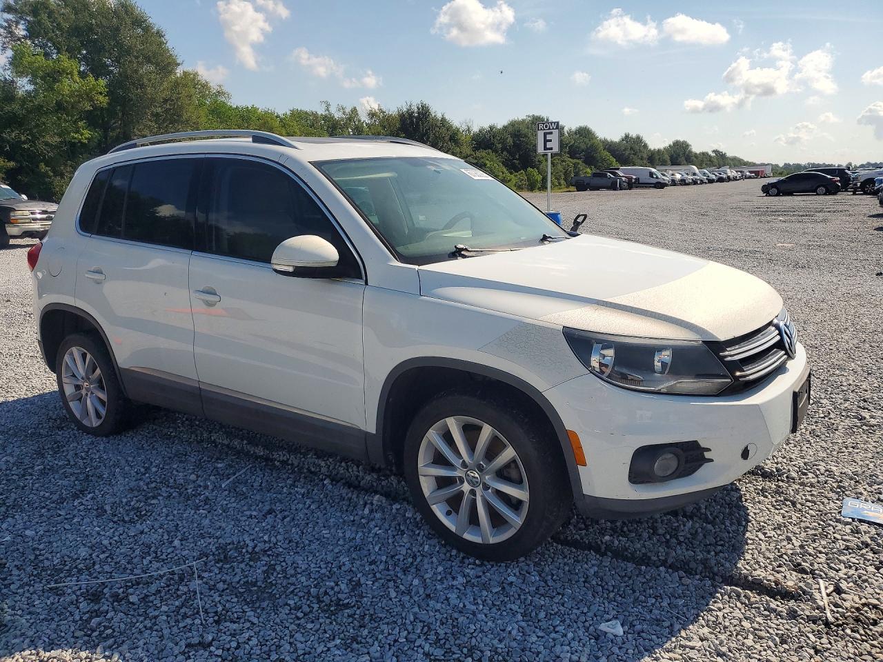 2015 Volkswagen Tiguan S White vin: WVGAV7AX9FW593045