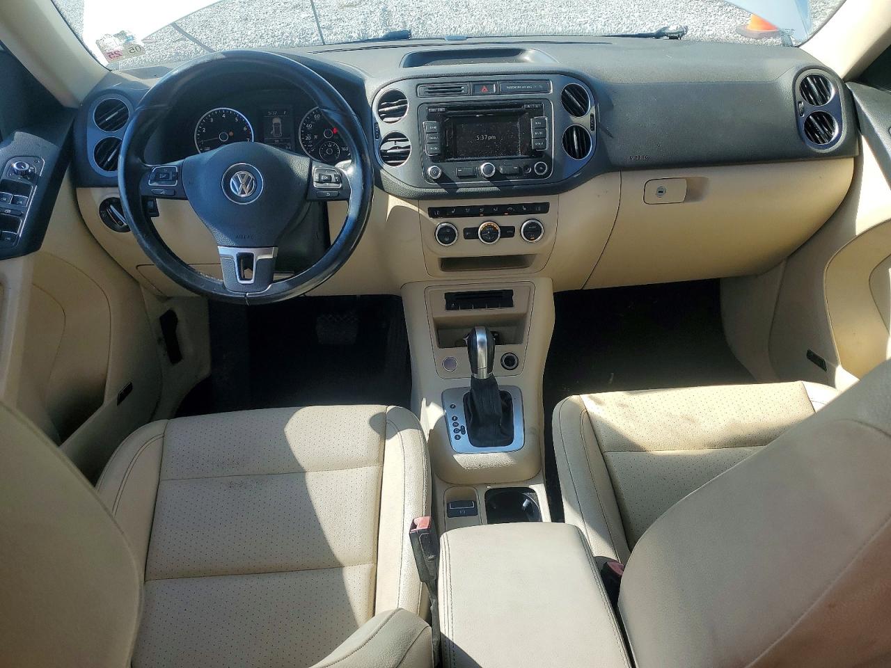 2015 Volkswagen Tiguan S White vin: WVGAV7AX9FW593045