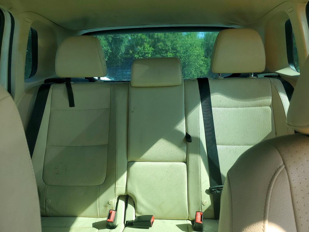 2015 Volkswagen Tiguan S White vin: WVGAV7AX9FW593045