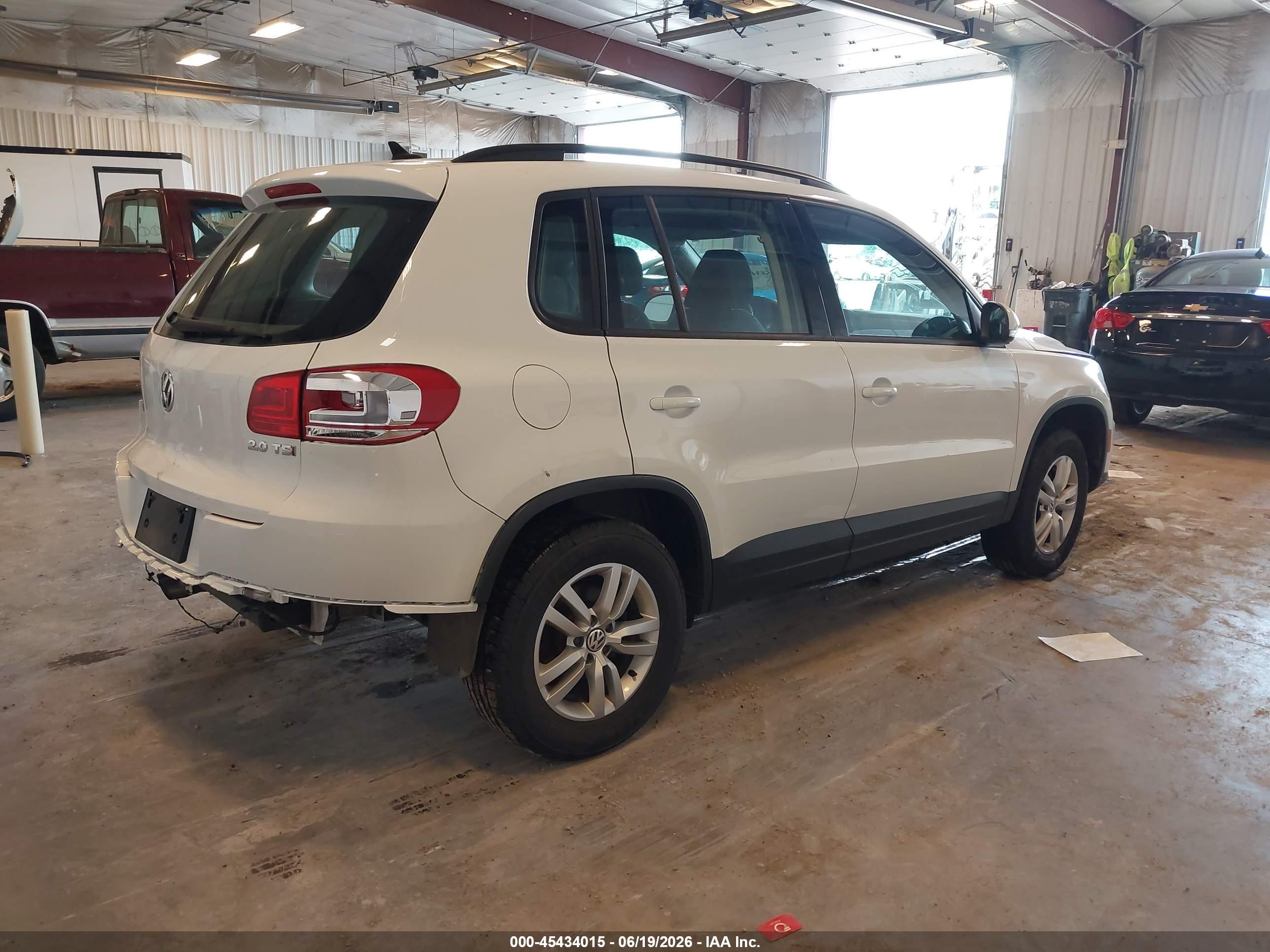2015 Volkswagen Tiguan S White vin: WVGAV7AX9FW604299