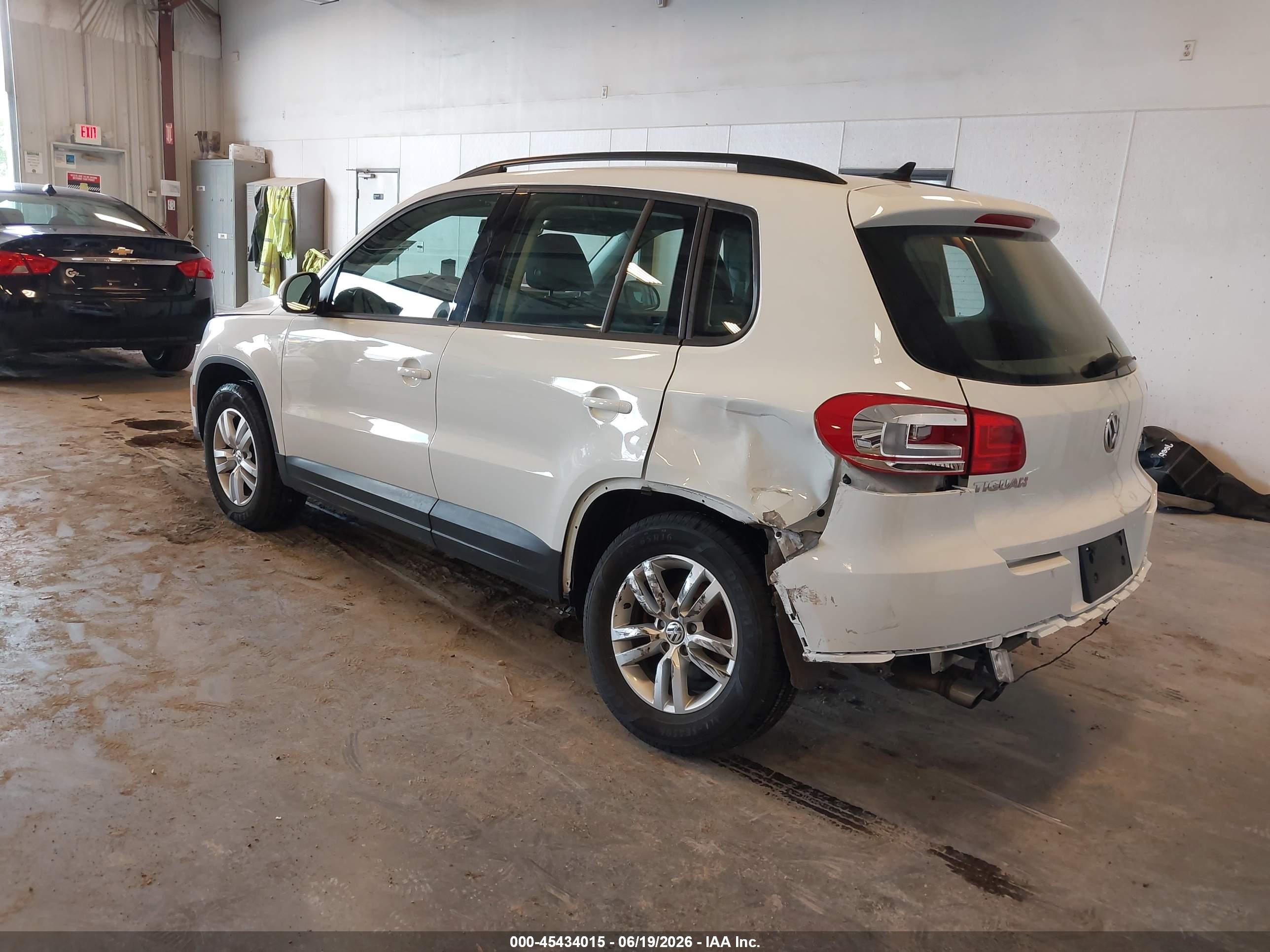 2015 Volkswagen Tiguan S White vin: WVGAV7AX9FW604299