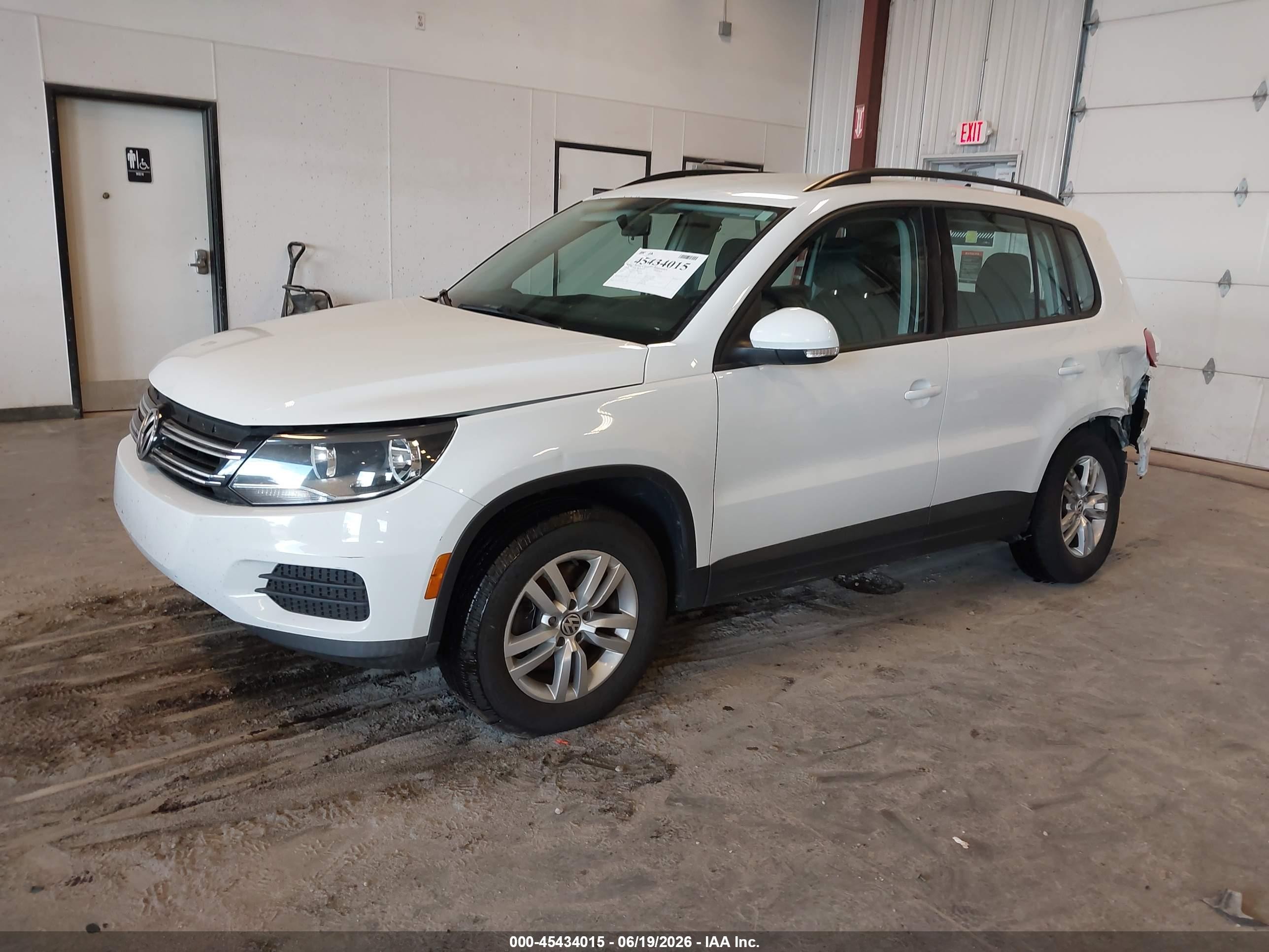 2015 Volkswagen Tiguan S White vin: WVGAV7AX9FW604299