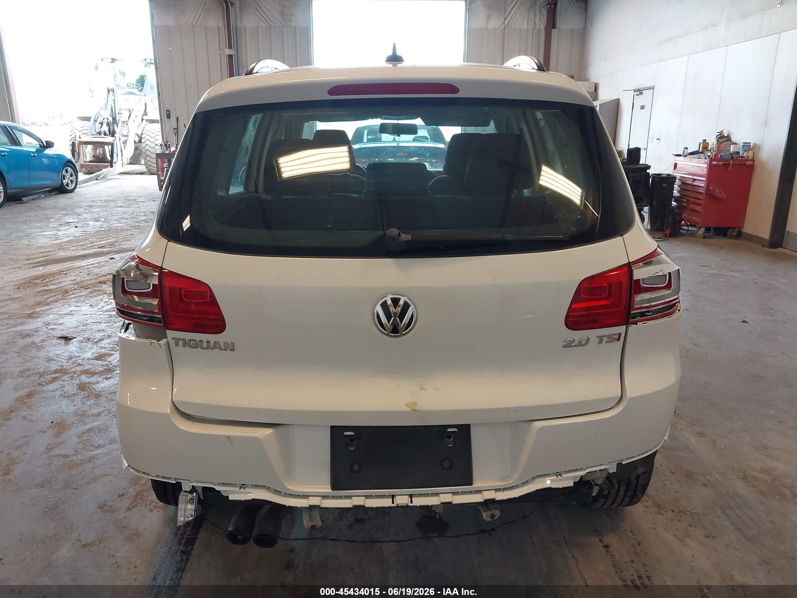2015 Volkswagen Tiguan S White vin: WVGAV7AX9FW604299