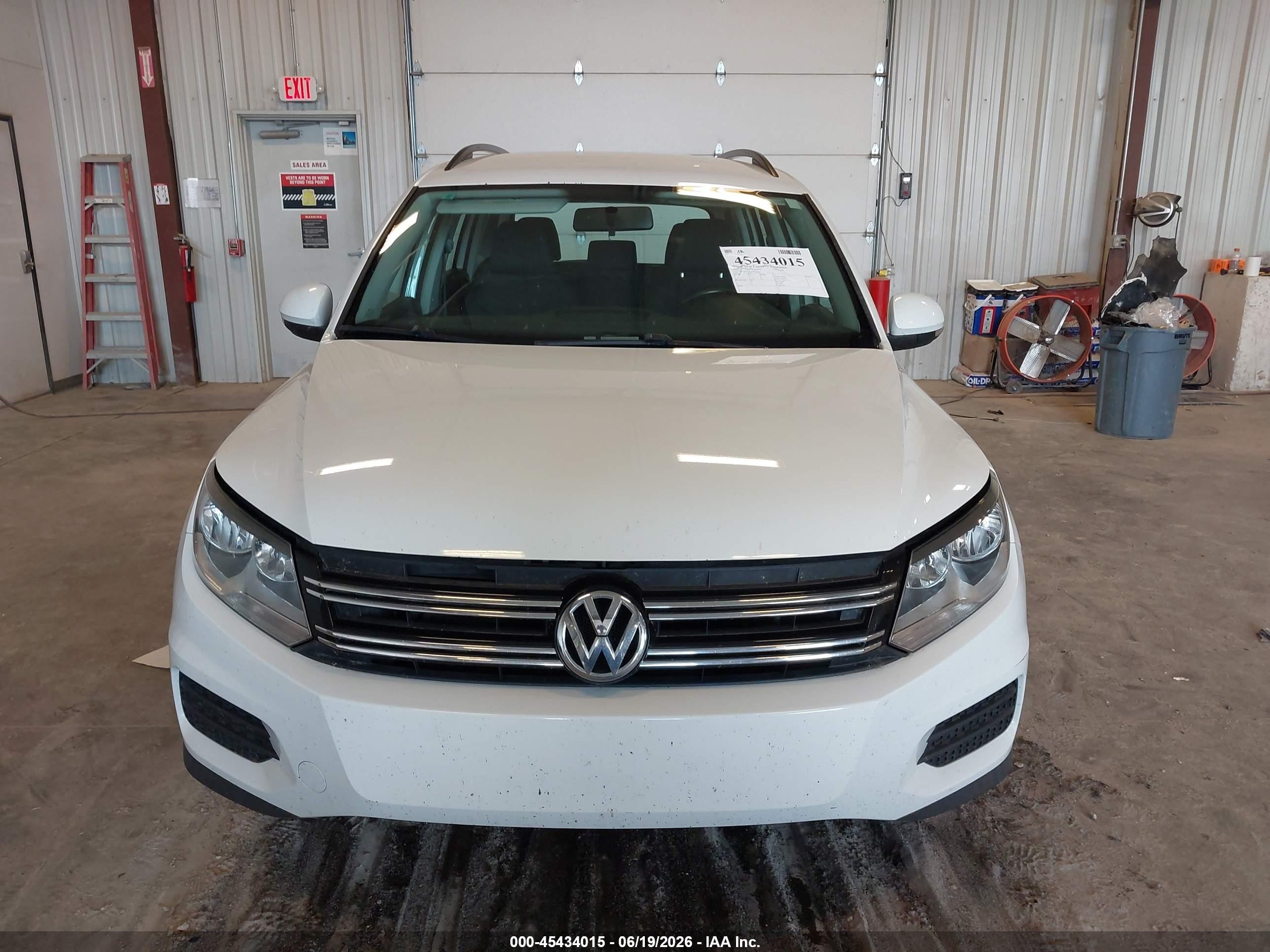 2015 Volkswagen Tiguan S White vin: WVGAV7AX9FW604299