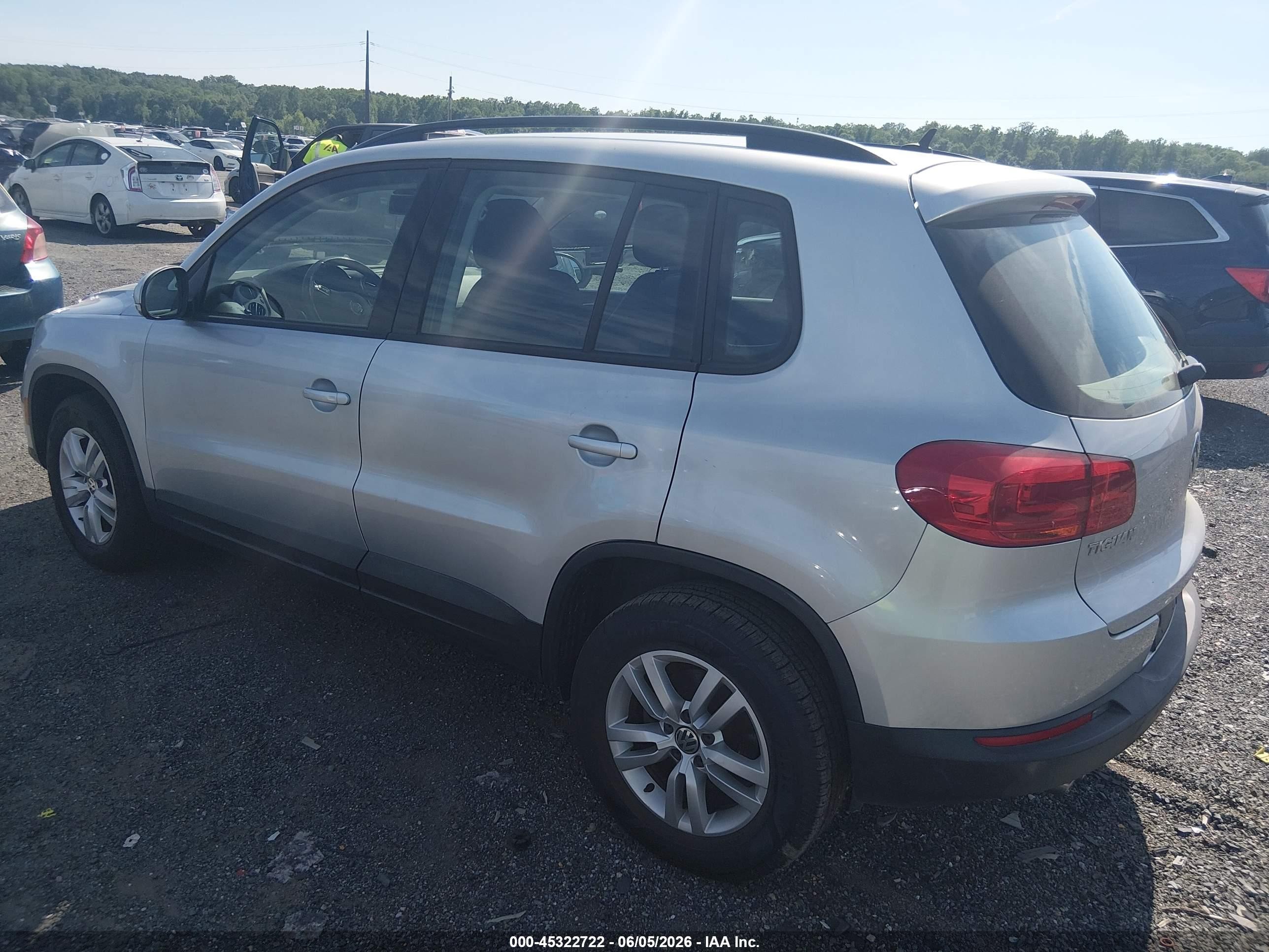 2016 Volkswagen Tiguan S Silver vin: WVGAV7AX9GW519481