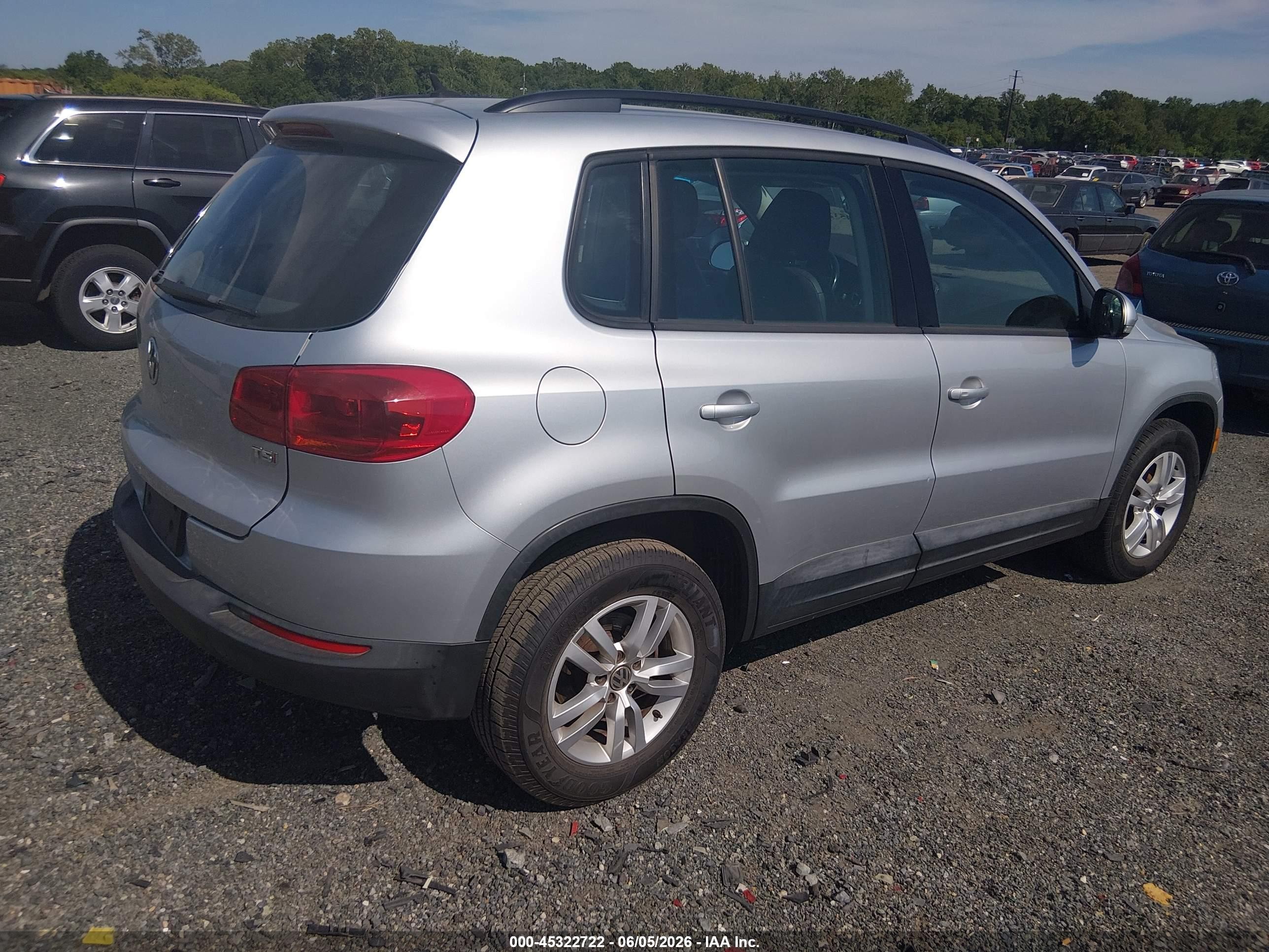 2016 Volkswagen Tiguan S Silver vin: WVGAV7AX9GW519481