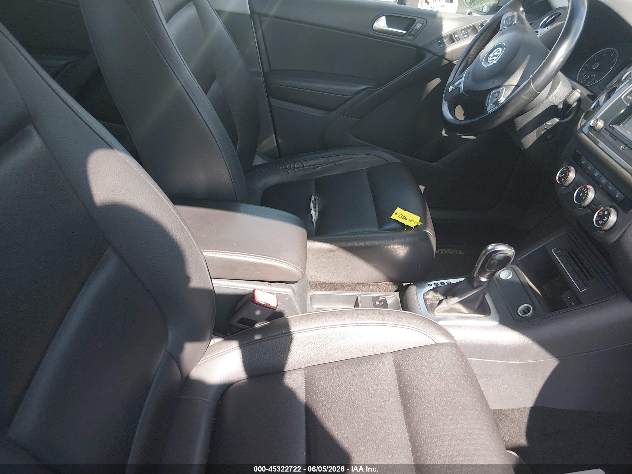 2016 Volkswagen Tiguan S Silver vin: WVGAV7AX9GW519481