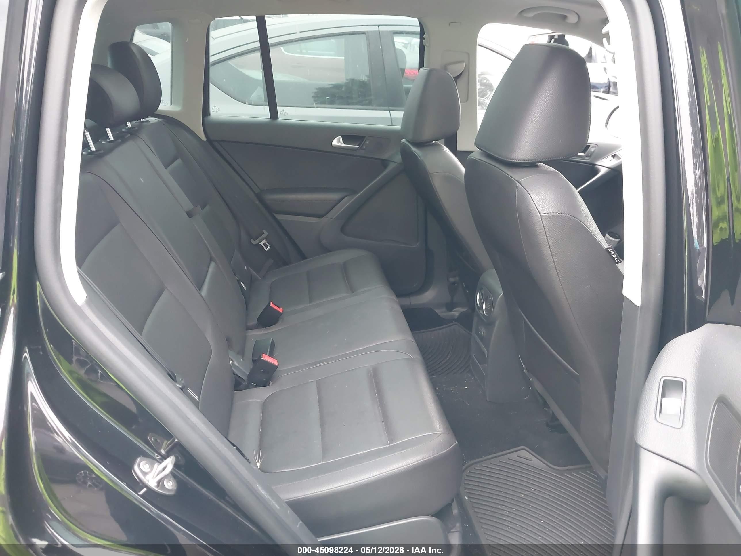 2016 Volkswagen Tiguan Se Black vin: WVGAV7AX9GW599204