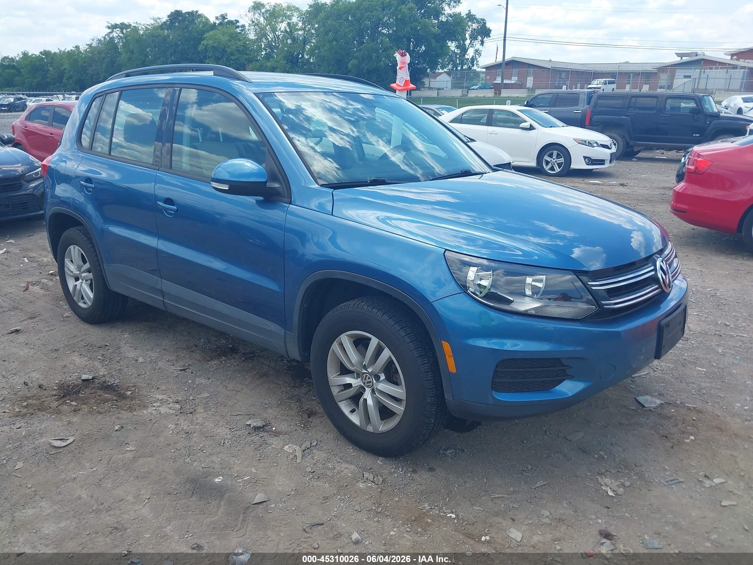 2017 Volkswagen Tiguan 2.0t/2.0t S Синий vin: WVGAV7AX9HK004764