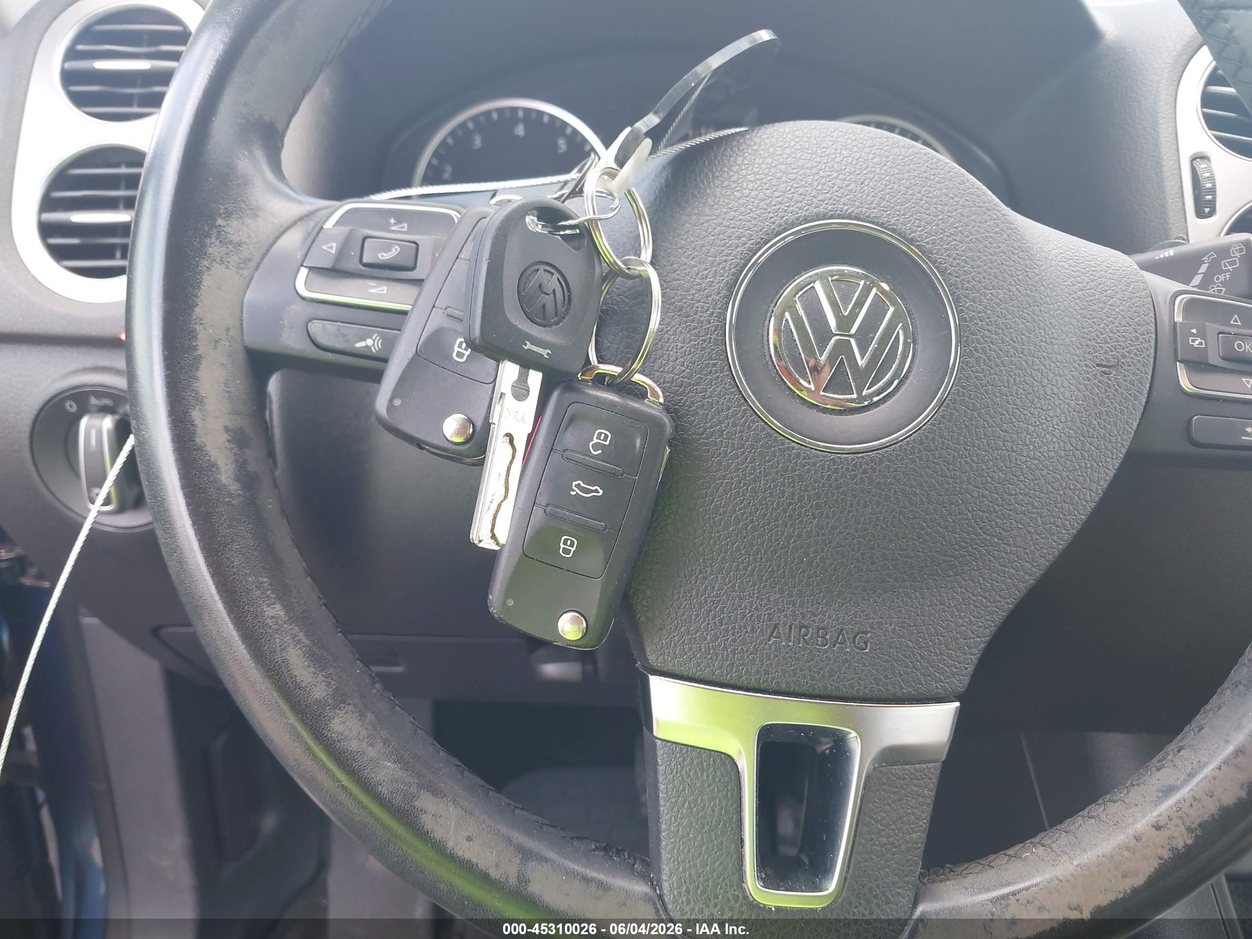2017 Volkswagen Tiguan 2.0t/2.0t S Синий vin: WVGAV7AX9HK004764