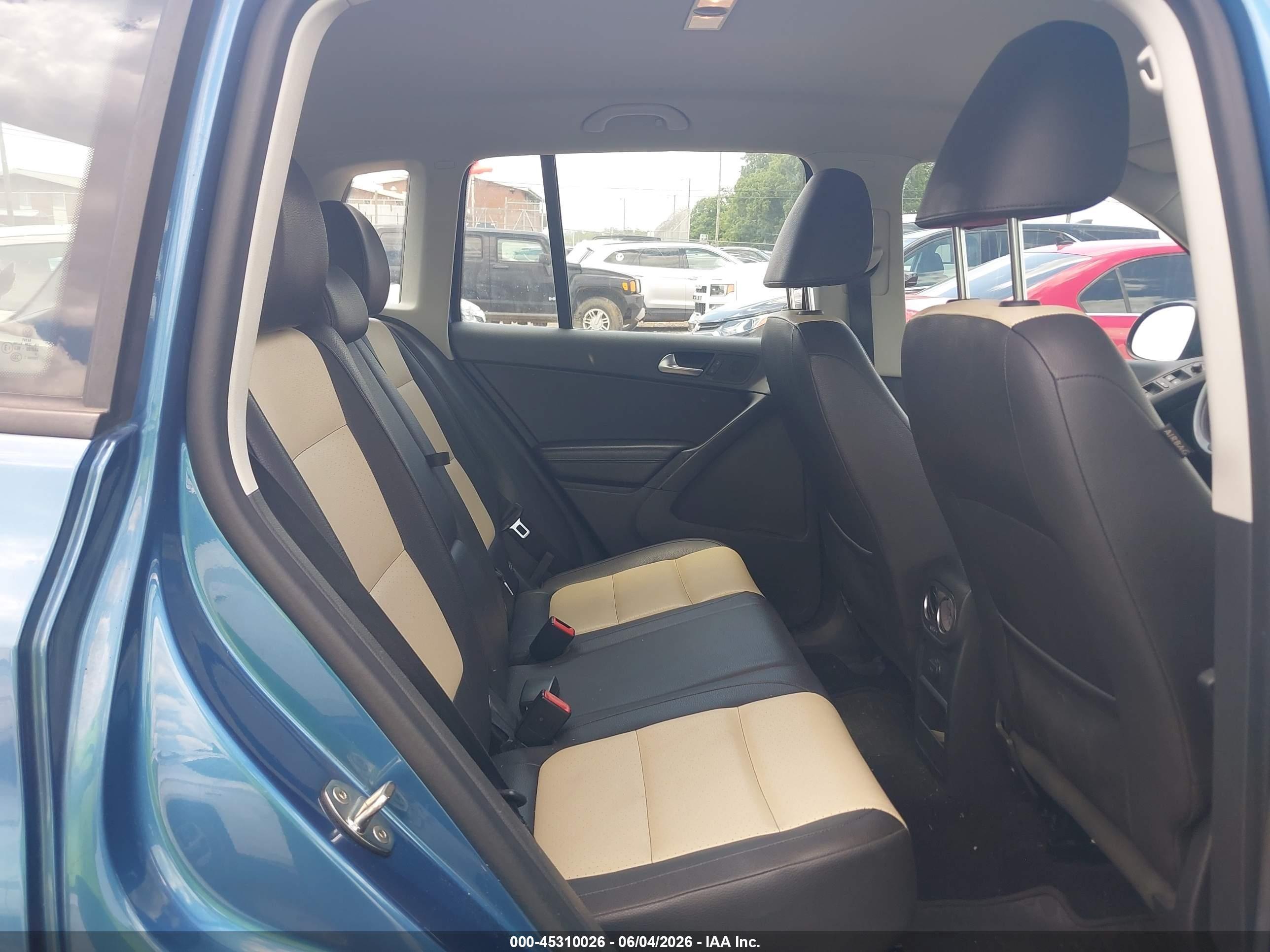 2017 Volkswagen Tiguan 2.0t/2.0t S Синий vin: WVGAV7AX9HK004764
