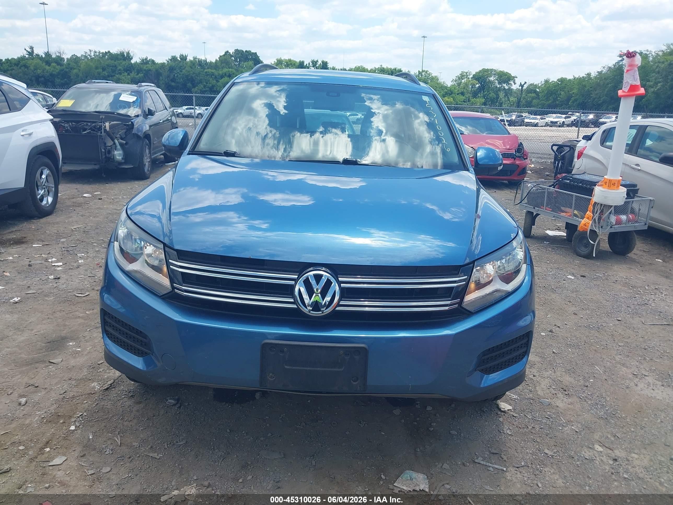 2017 Volkswagen Tiguan 2.0t/2.0t S Синий vin: WVGAV7AX9HK004764