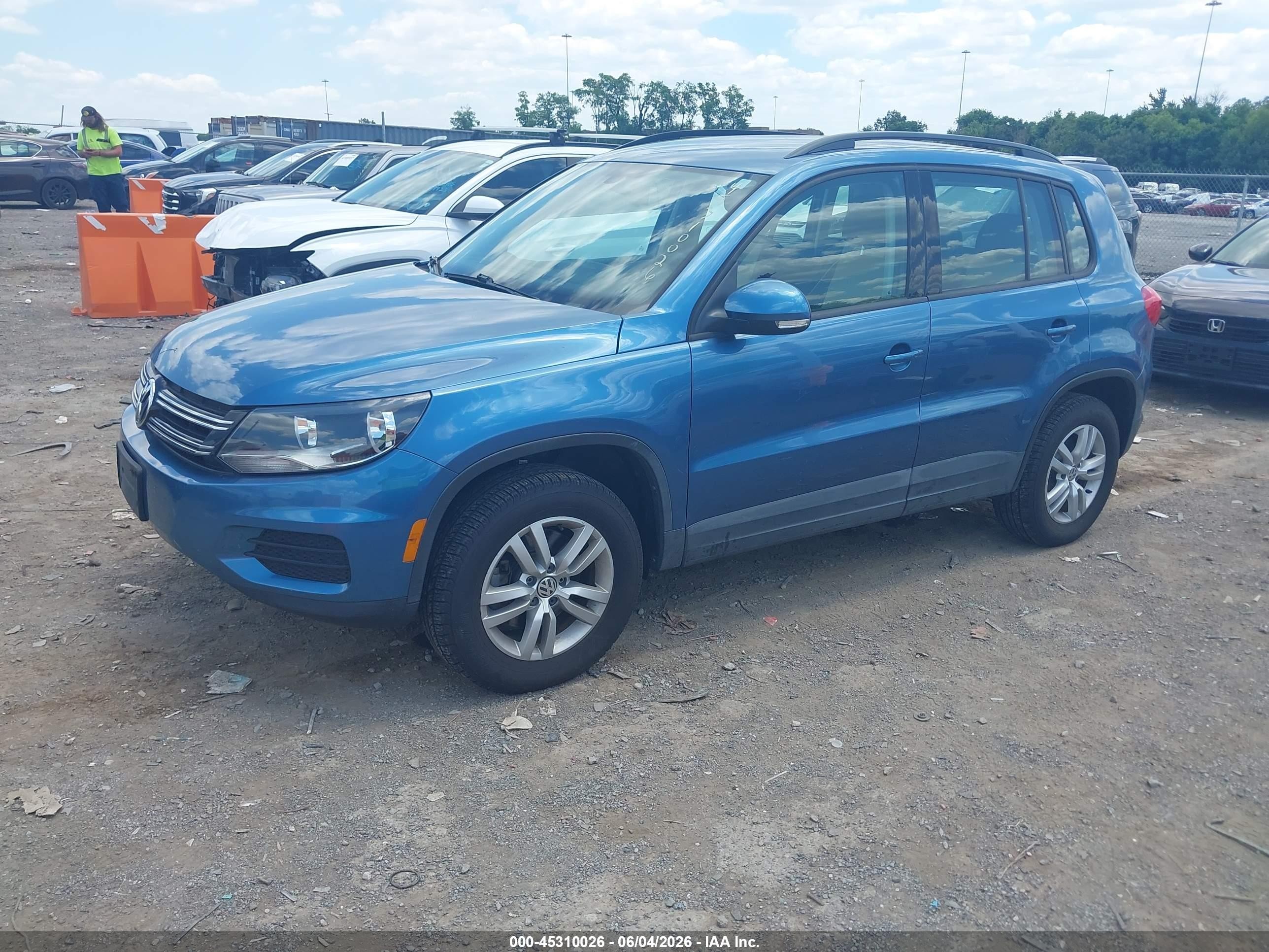 2017 Volkswagen Tiguan 2.0t/2.0t S Синий vin: WVGAV7AX9HK004764